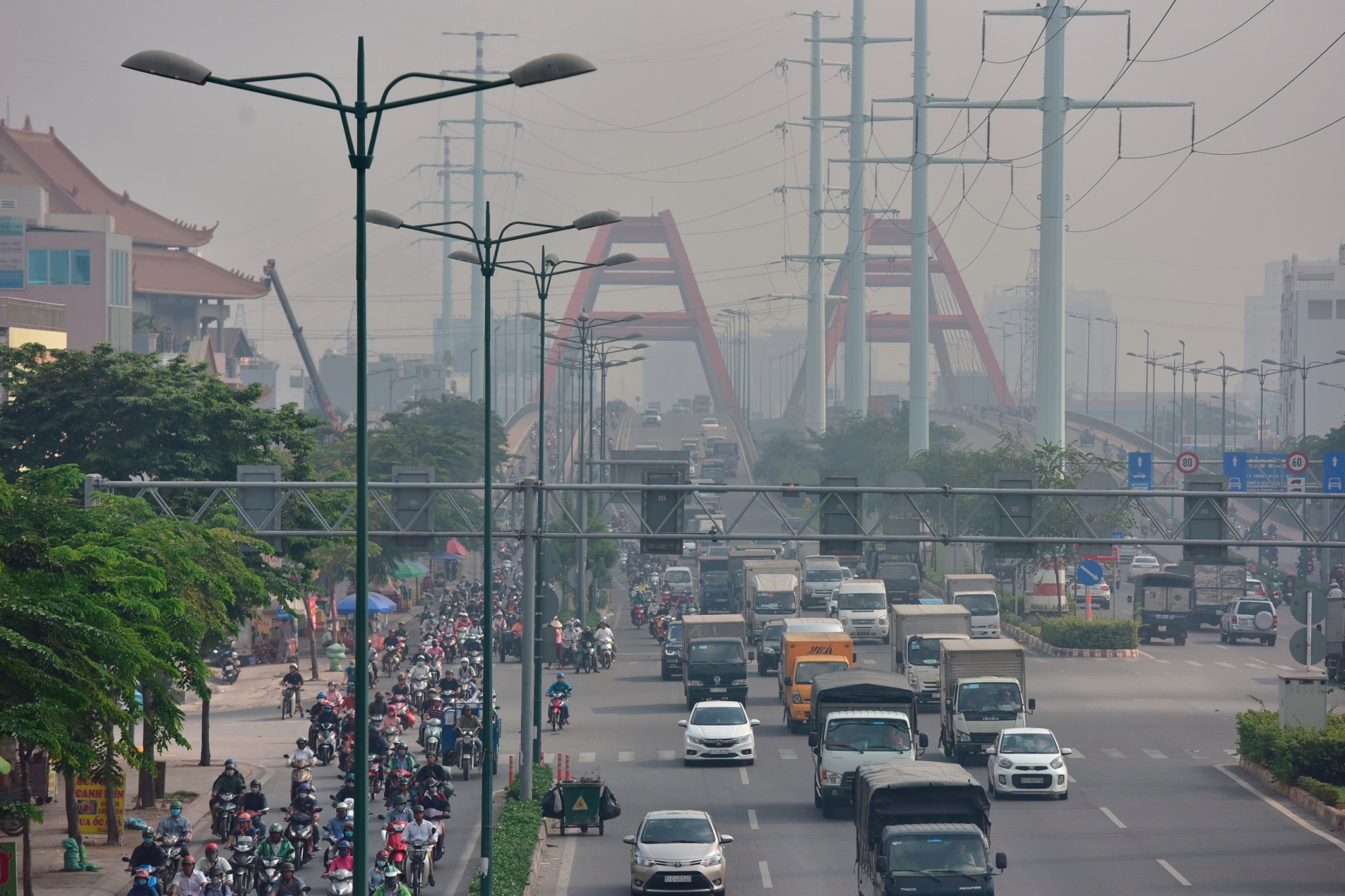 TP.HCM lai mu mit trong lop suong mu dac quanh anh 7