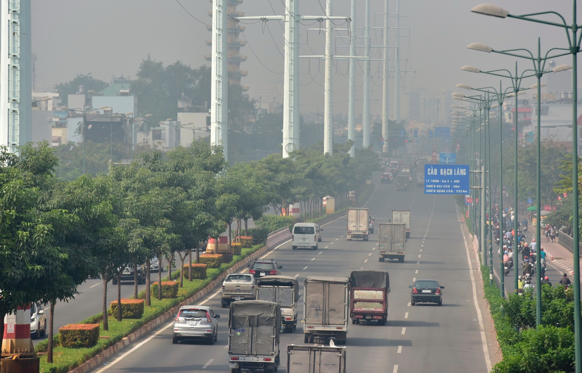 TP.HCM lai mu mit trong lop suong mu dac quanh anh 9