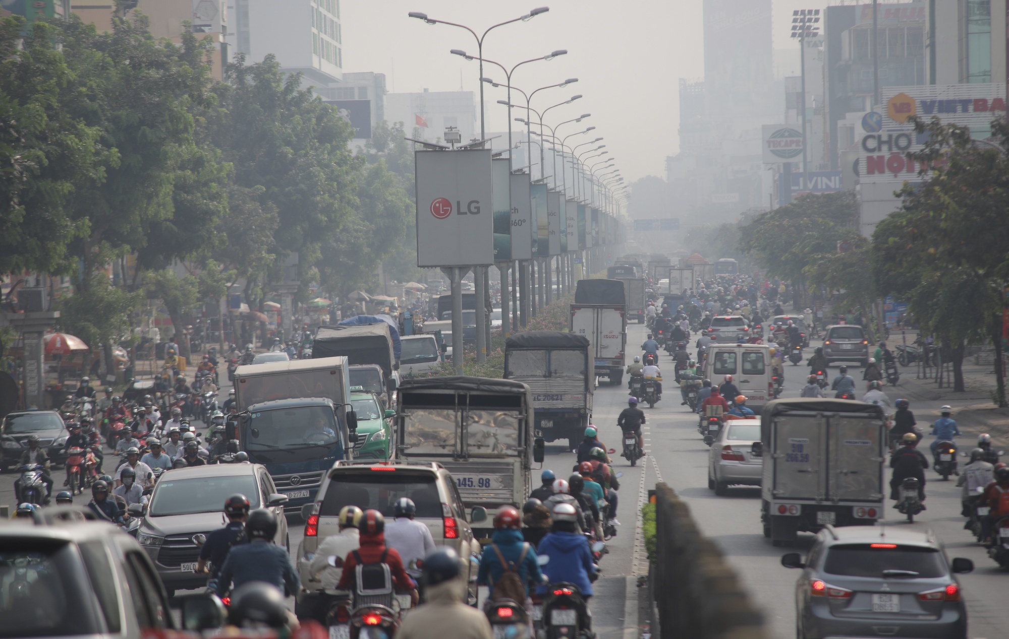 TP.HCM lai mu mit trong lop suong mu dac quanh anh 6