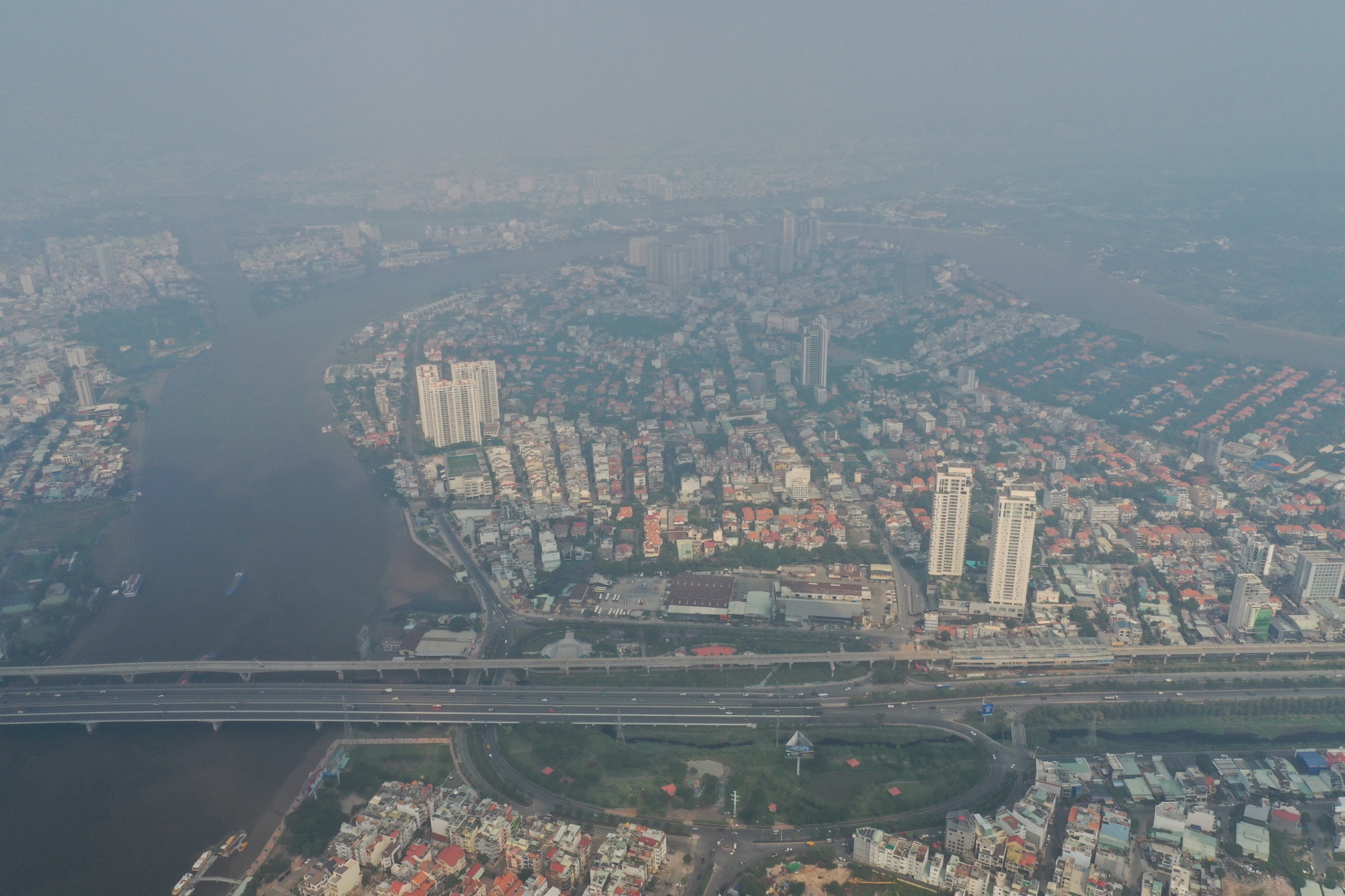 TP.HCM lai mu mit trong lop suong mu dac quanh anh 3