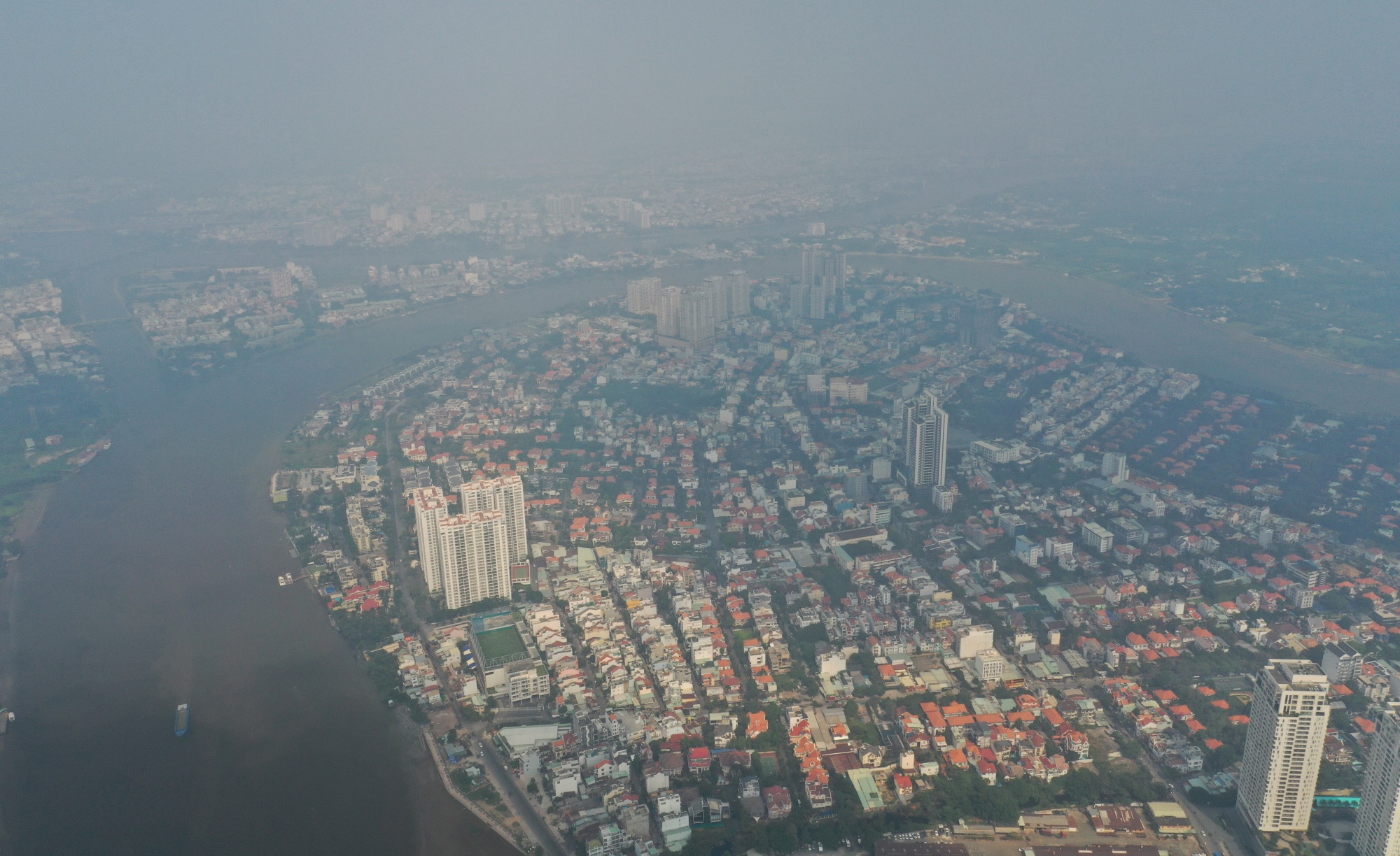 TP.HCM lai mu mit trong lop suong mu dac quanh anh 12