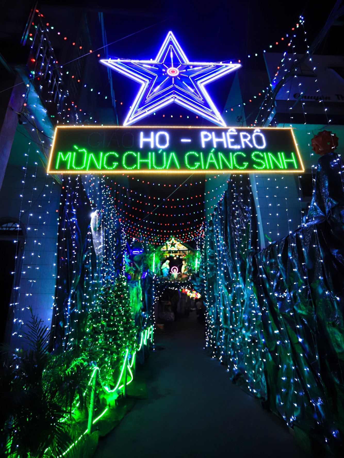 Xom dao Go Vap lung linh trong mua Giang Sinh anh 6