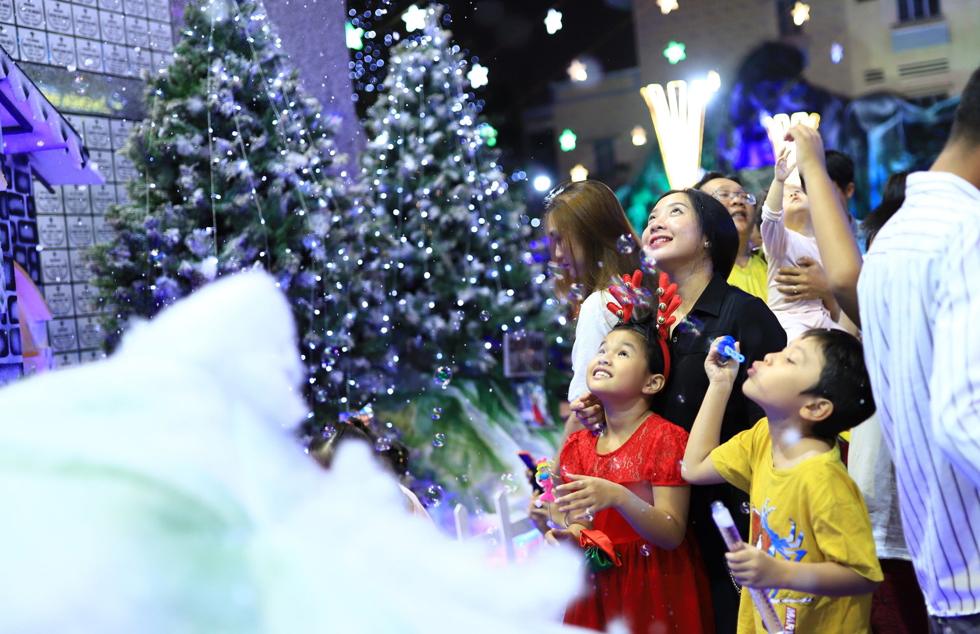 Xom dao Go Vap lung linh trong mua Giang Sinh anh 8