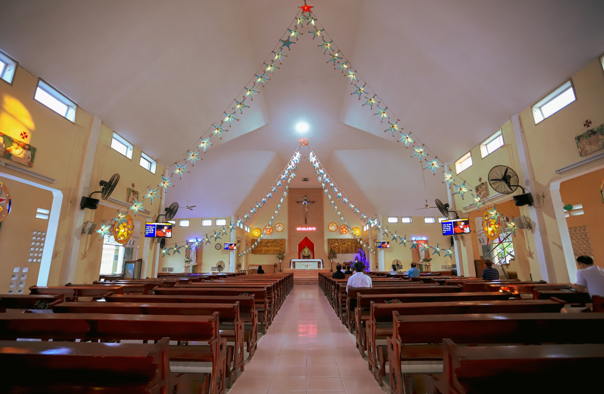 Ben Trong Nha tho va Tu vien Thu Thiem vua duoc xep hang di tich anh 11