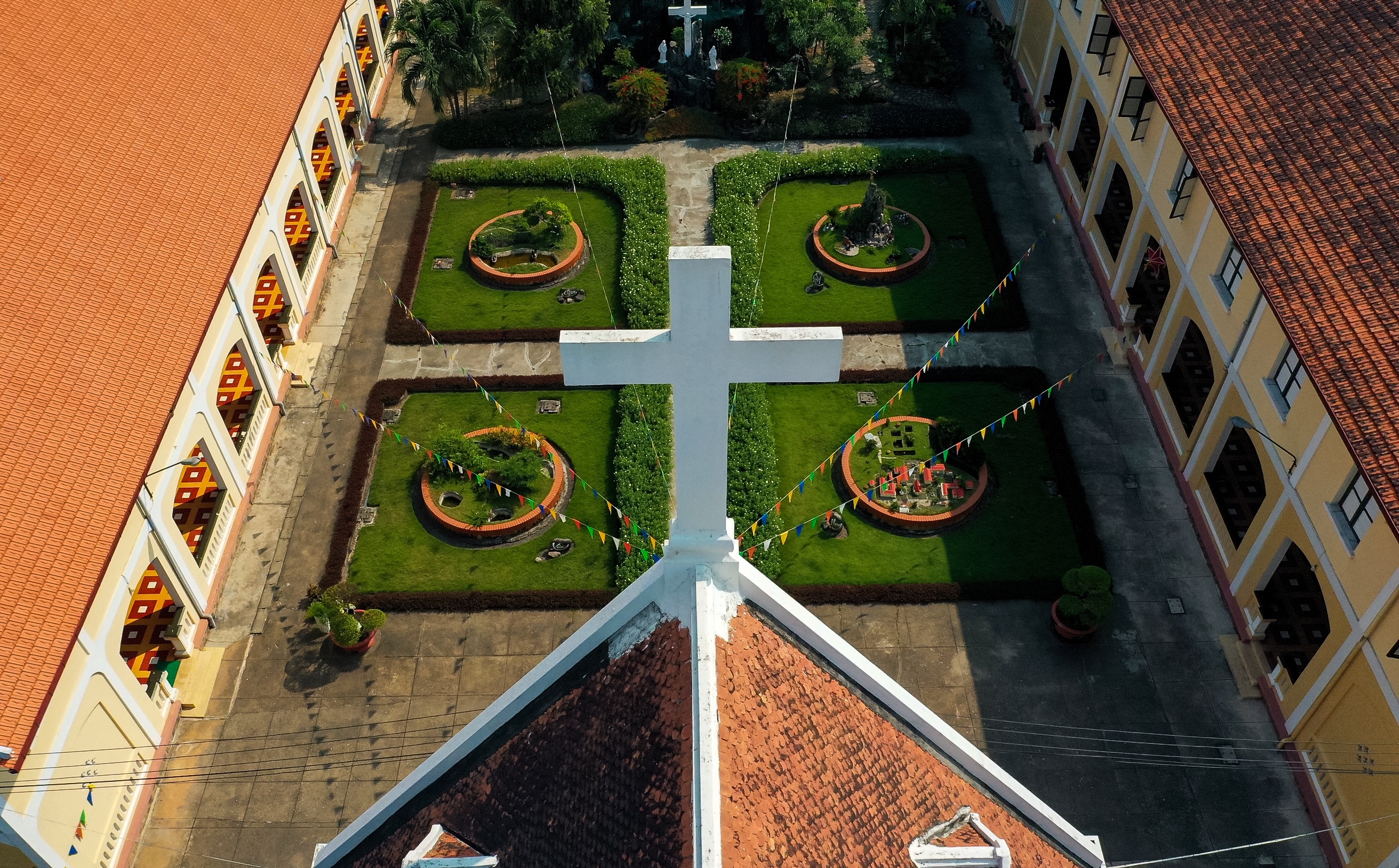 Ben Trong Nha tho va Tu vien Thu Thiem vua duoc xep hang di tich anh 6