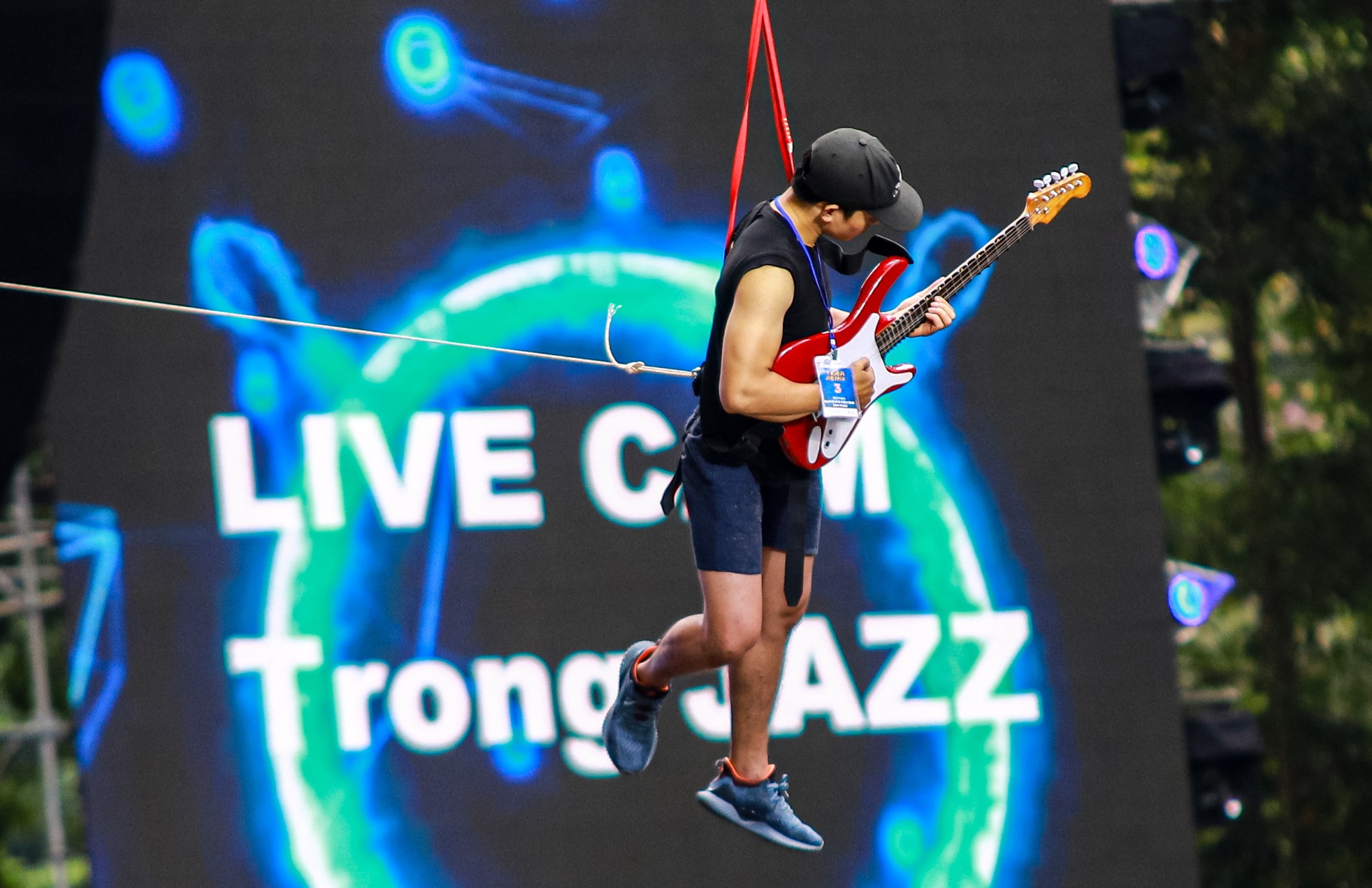 San khau hoanh trang dien ra dem dai nhac hoi cuoi nam o TP.HCM anh 6