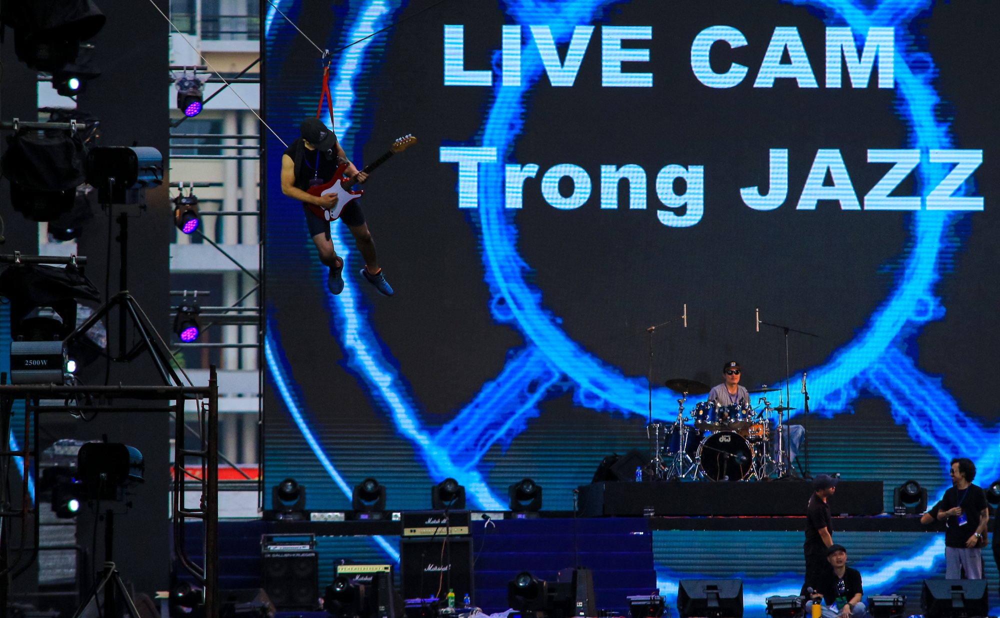 San khau hoanh trang dien ra dem dai nhac hoi cuoi nam o TP.HCM anh 4