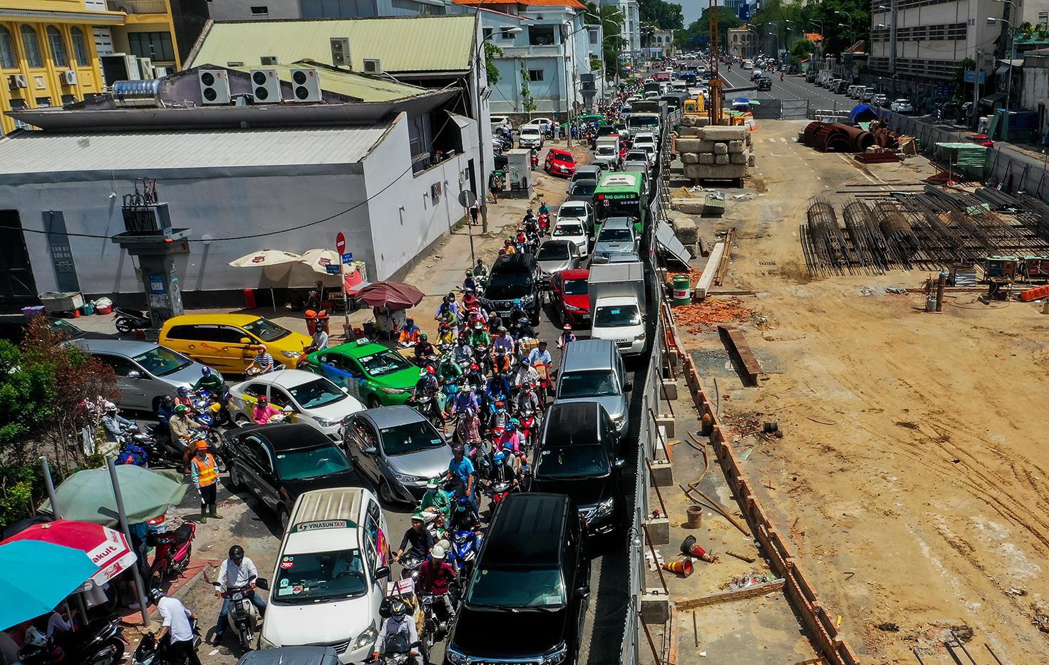 Nguoi dan TP.HCM kho so trong vong vay “lo cot” thoi diem cuoi nam. anh 11