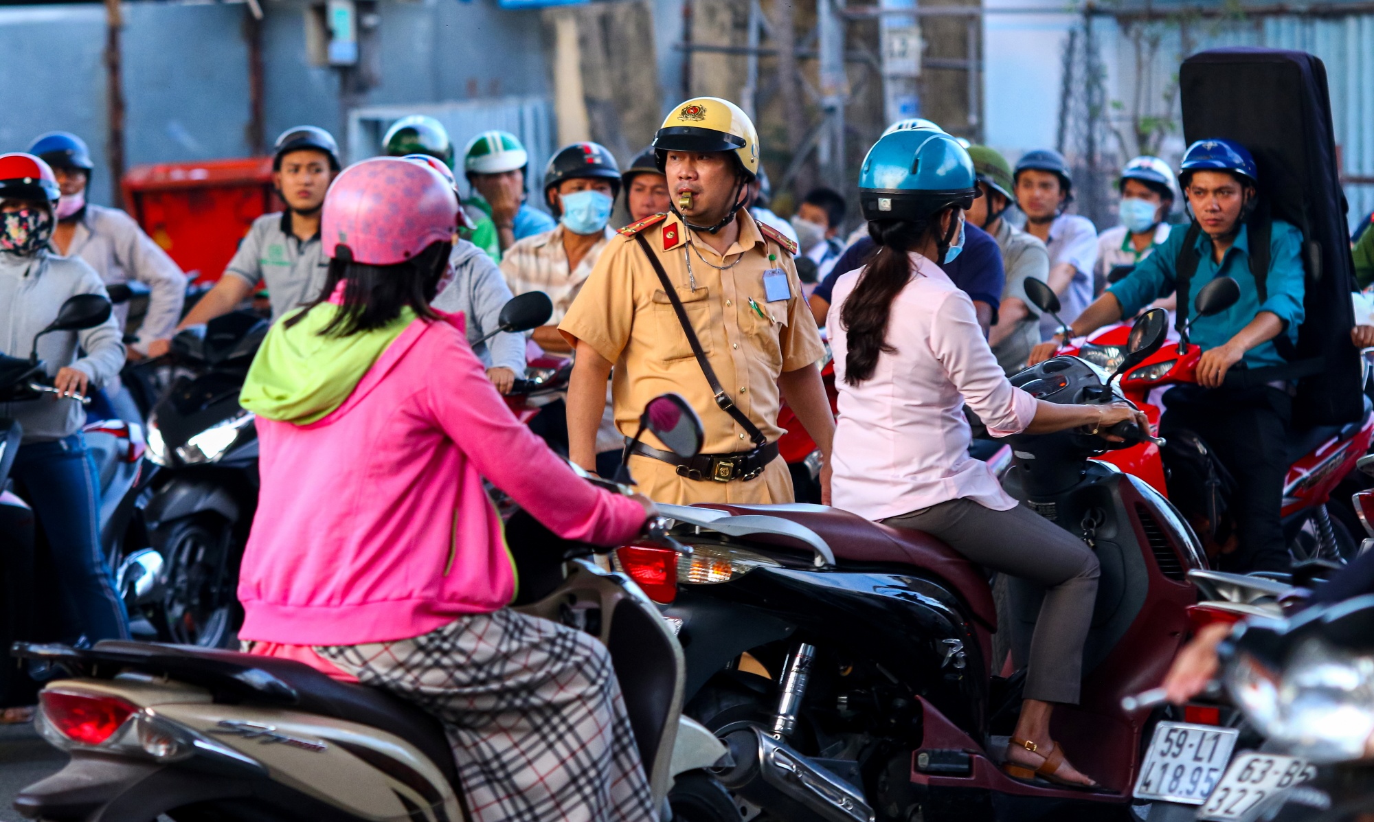 Nguoi dan TP.HCM kho so trong vong vay “lo cot” thoi diem cuoi nam. anh 10