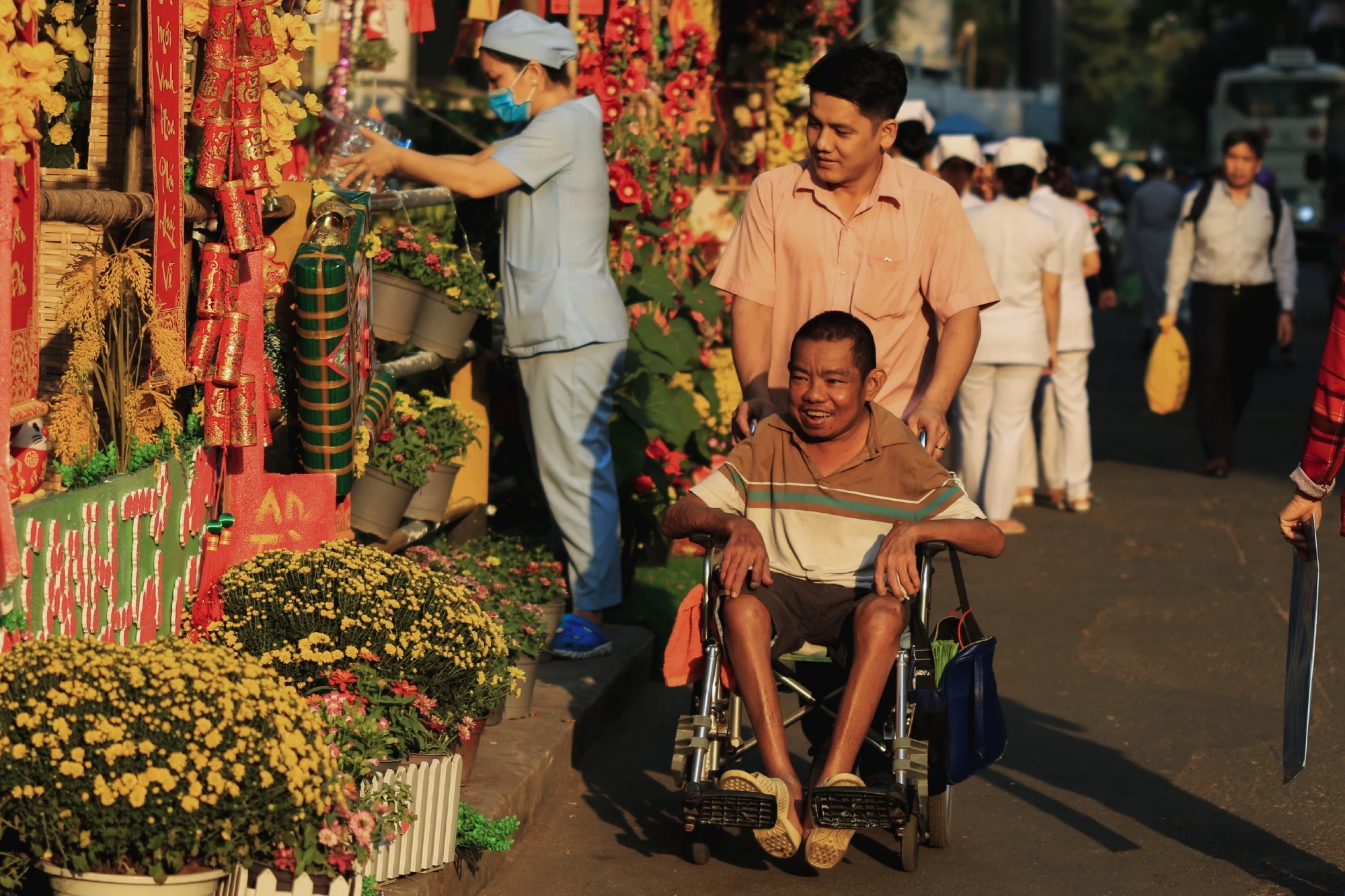Duong hoa Tet trong benh vien Cho Ray anh 13