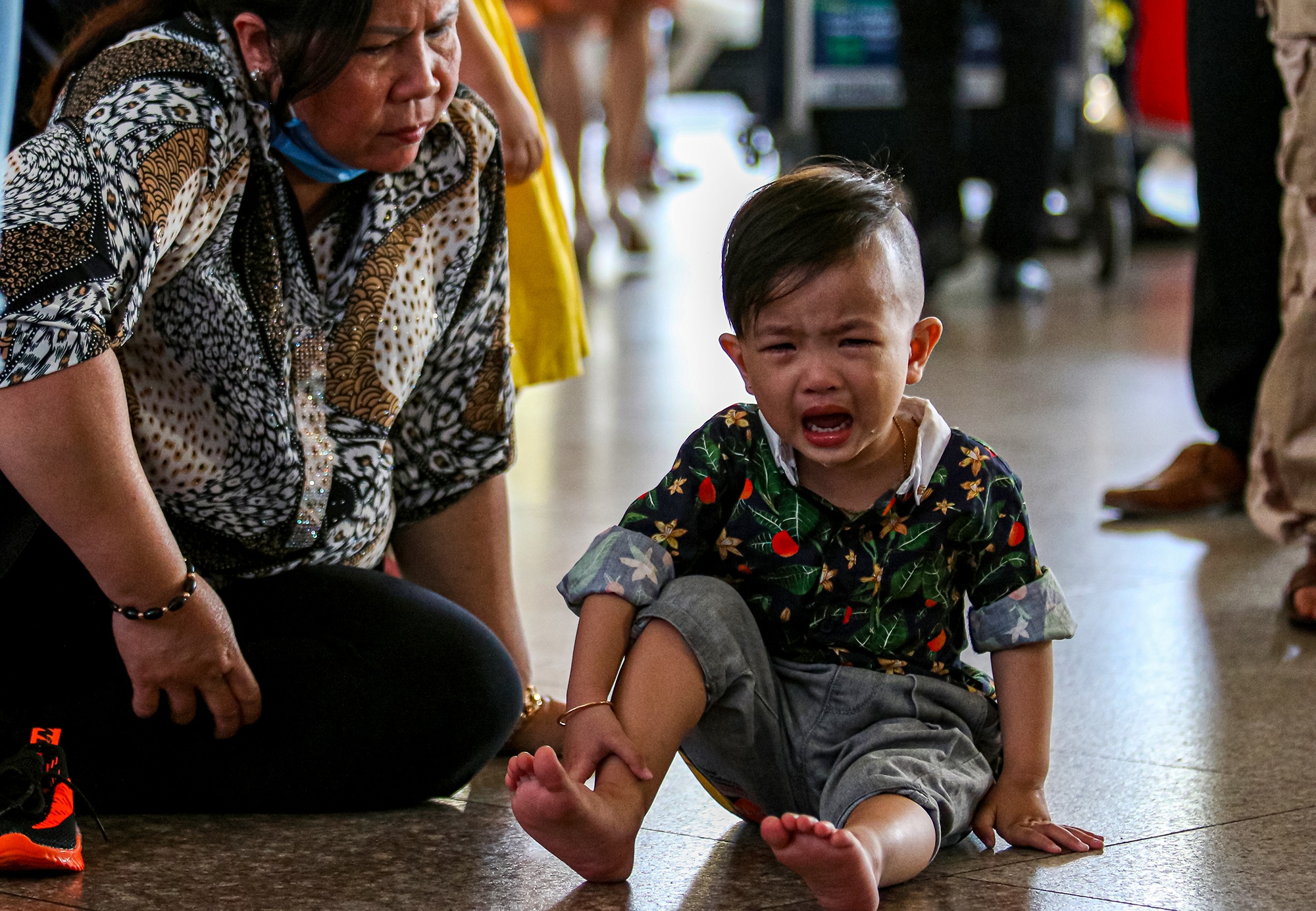 Rung nguoi don Viet kieu ve que an tet tai ga quoc te Tan Son Nhat anh 6