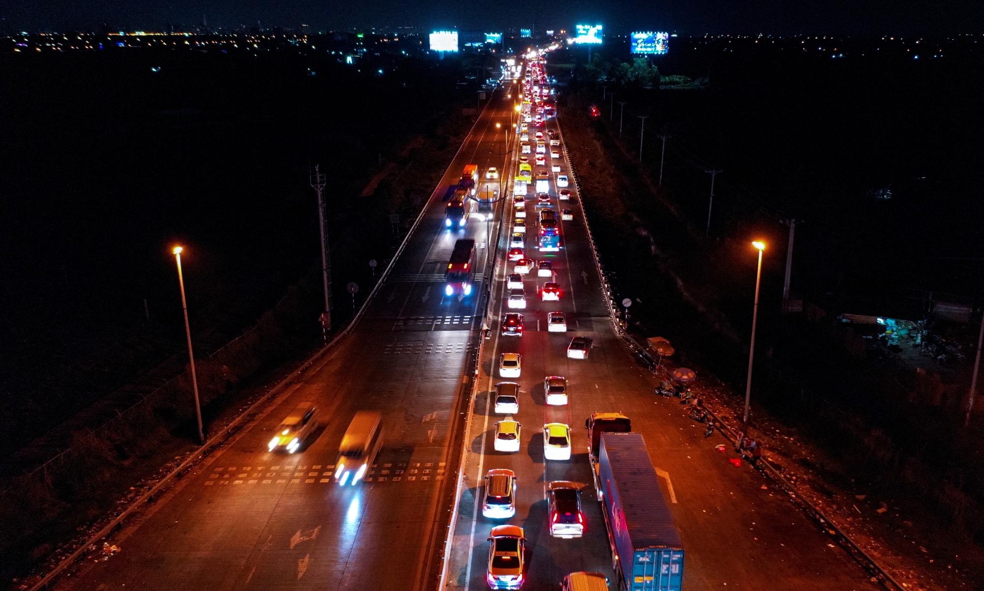 Cua ngo cao toc phia Tay TP.HCM un tac trong dem mung 5 Tet anh 1