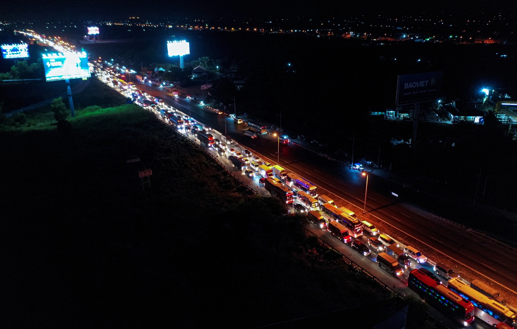 Cua ngo cao toc phia Tay TP.HCM un tac trong dem mung 5 Tet anh 3