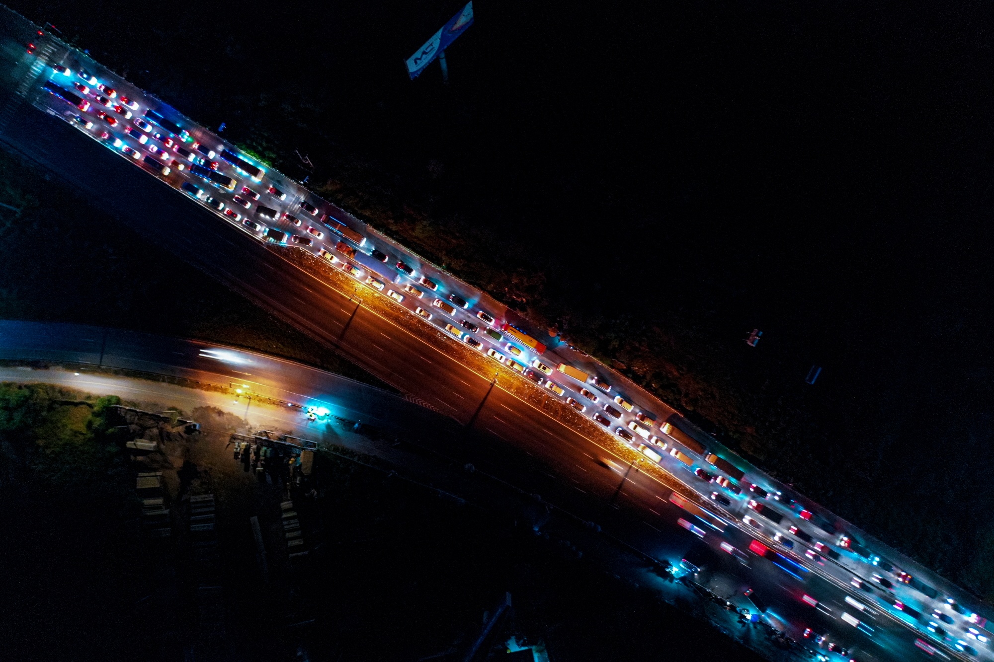 Cua ngo cao toc phia Tay TP.HCM un tac trong dem mung 5 Tet anh 2