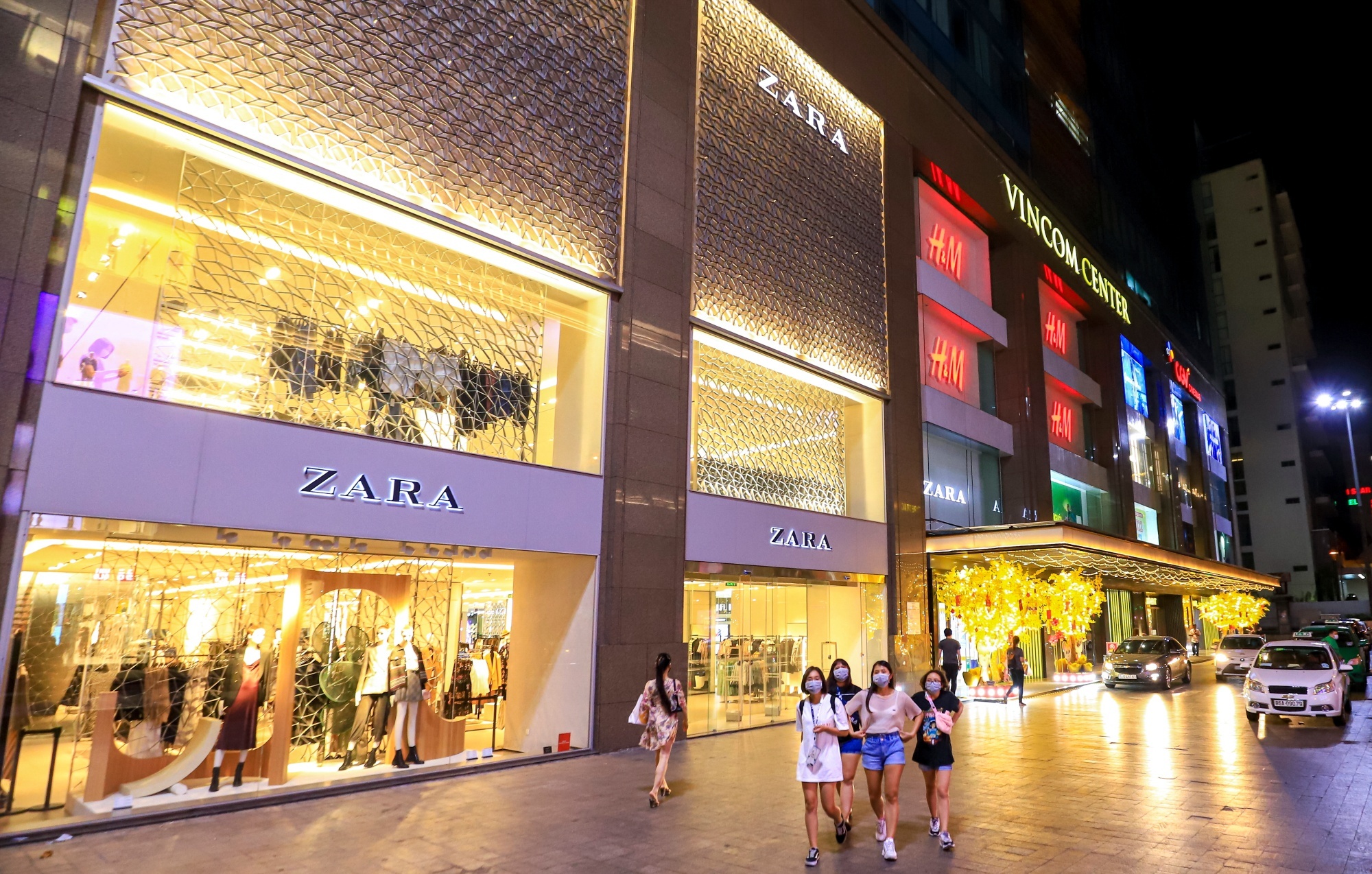 Canh khac la o cac trung tam thuong mai TP.HCM anh 6