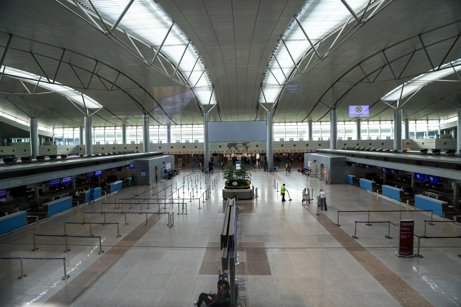 San bay Tan Son Nhat vang hoe do dich Covid-19 hinh anh