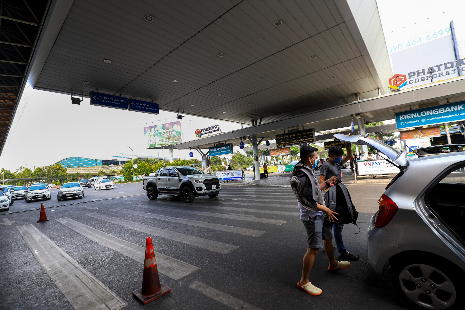 San bay Tan Son Nhat  vang hoe do dich Covid-19 tai phat tro lai anh 2