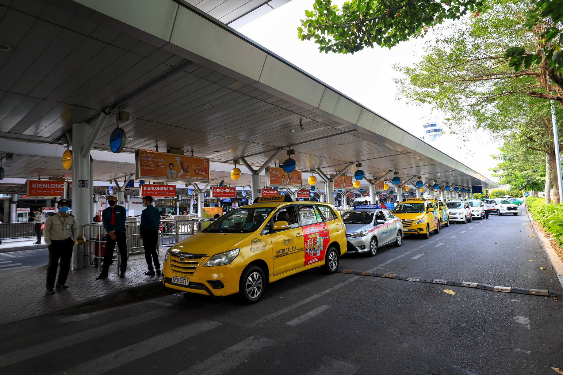 San bay Tan Son Nhat  vang hoe do dich Covid-19 tai phat tro lai anh 3