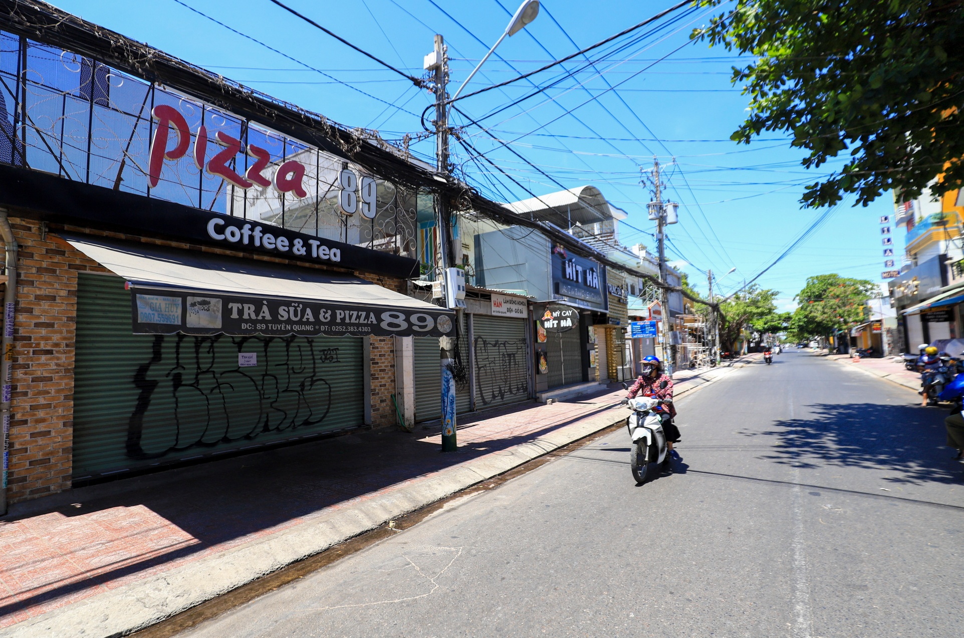 Hang quan dong cua hang loat tai trung tam thanh pho Phan Thiet anh 1