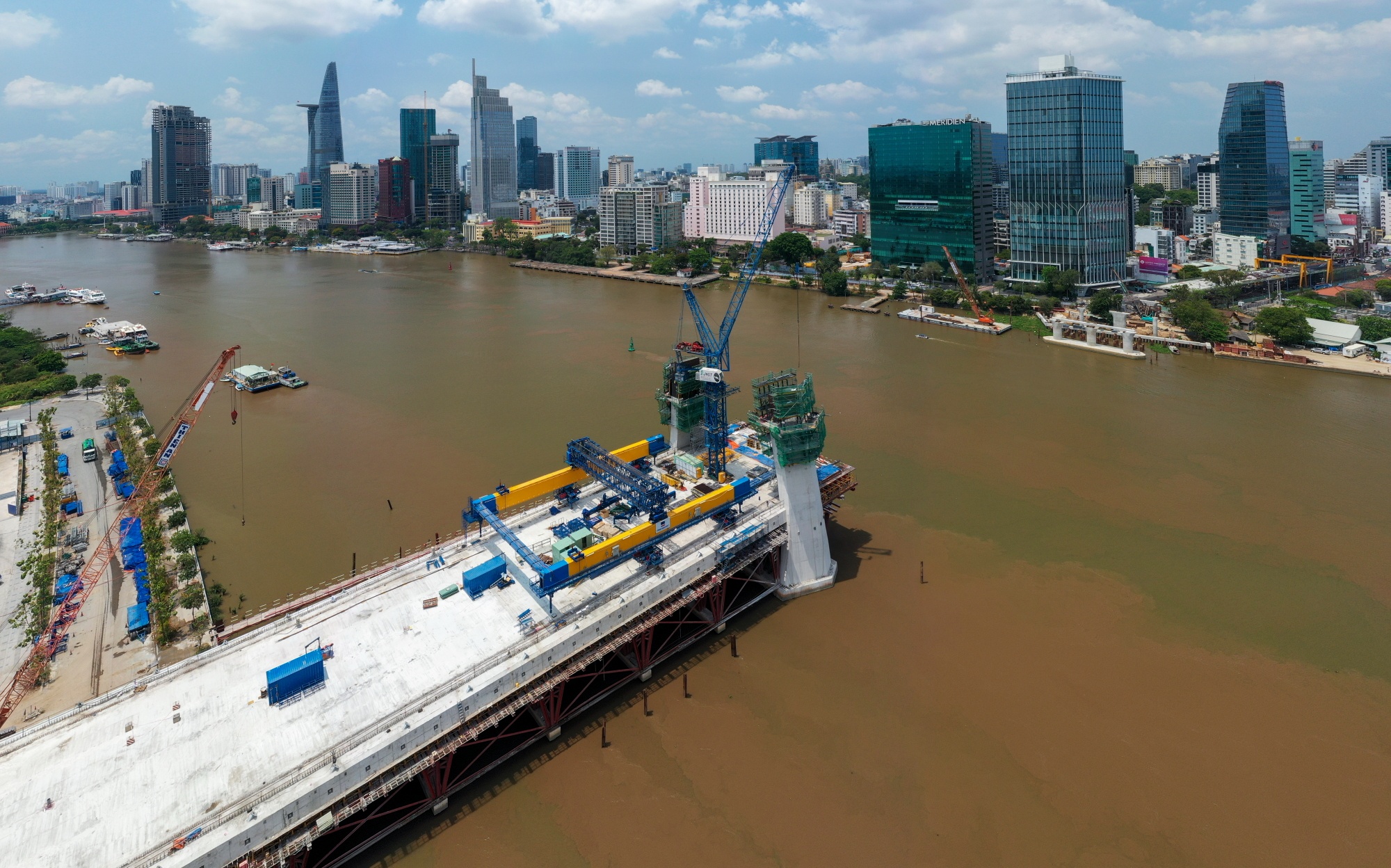 Cau Thu Thiem 2 lo hinh dang sau 5 nam khoi cong hinh anh