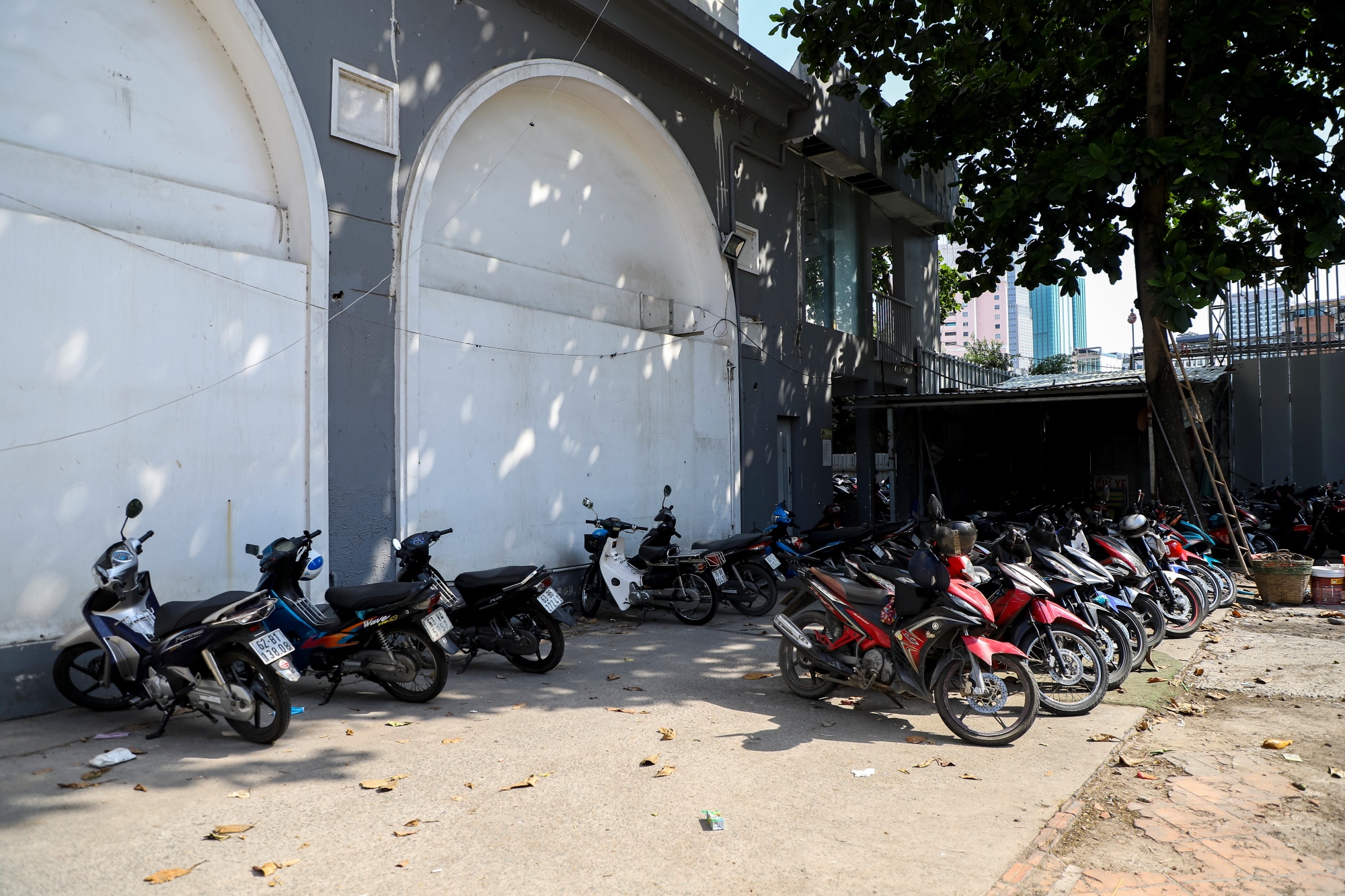 Can canh khu dat vang Sai Gon 10 nam nay van chi lam bai giu xe anh 7