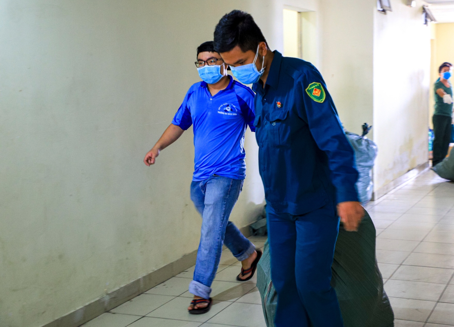 ky tuc xa don nguoi cach ly anh 7