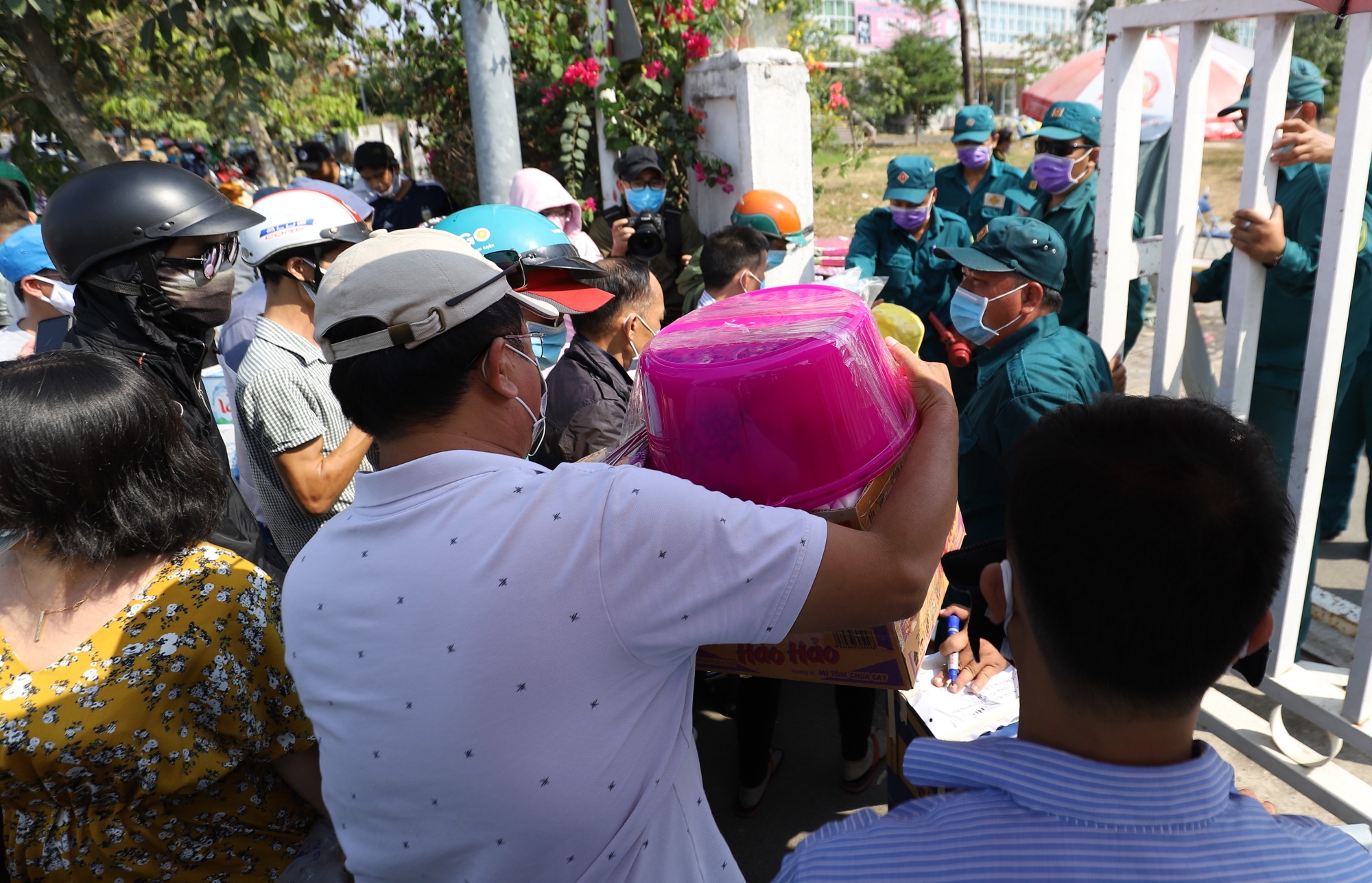 Mang ca tu lanh tiep te cho nguoi cach ly anh 11