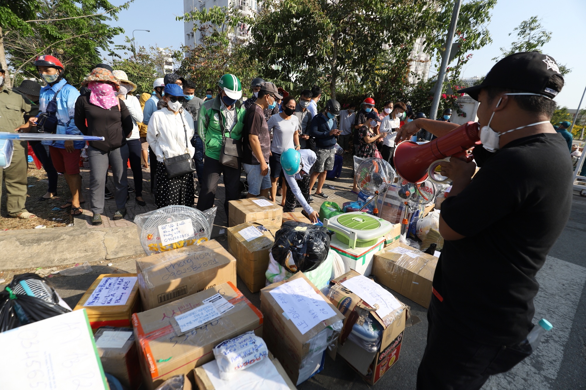 Mang ca tu lanh tiep te cho nguoi cach ly anh 10