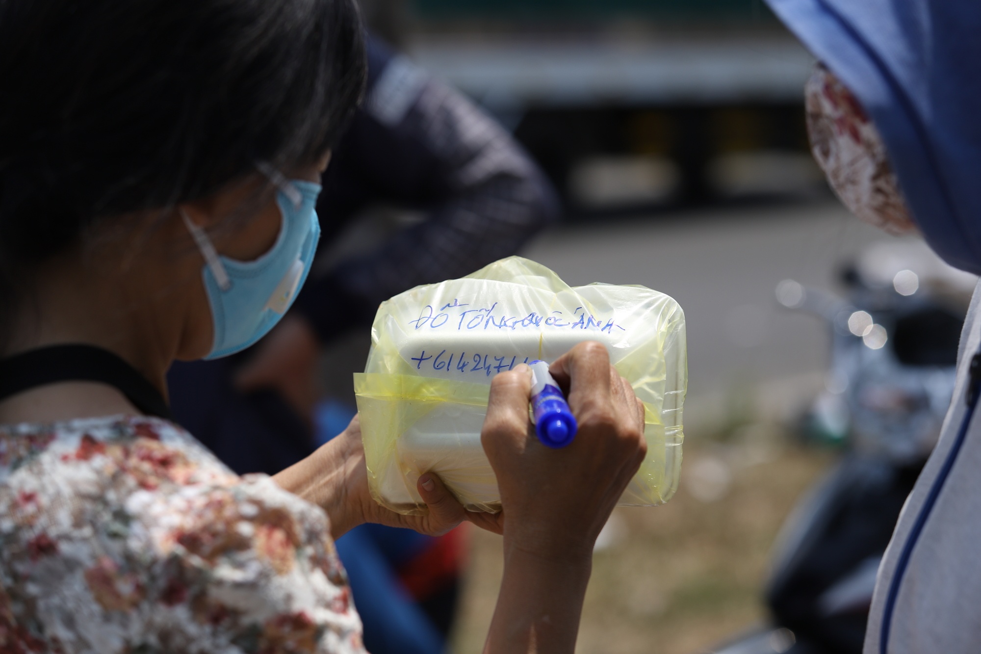 Mang ca tu lanh tiep te cho nguoi cach ly anh 9