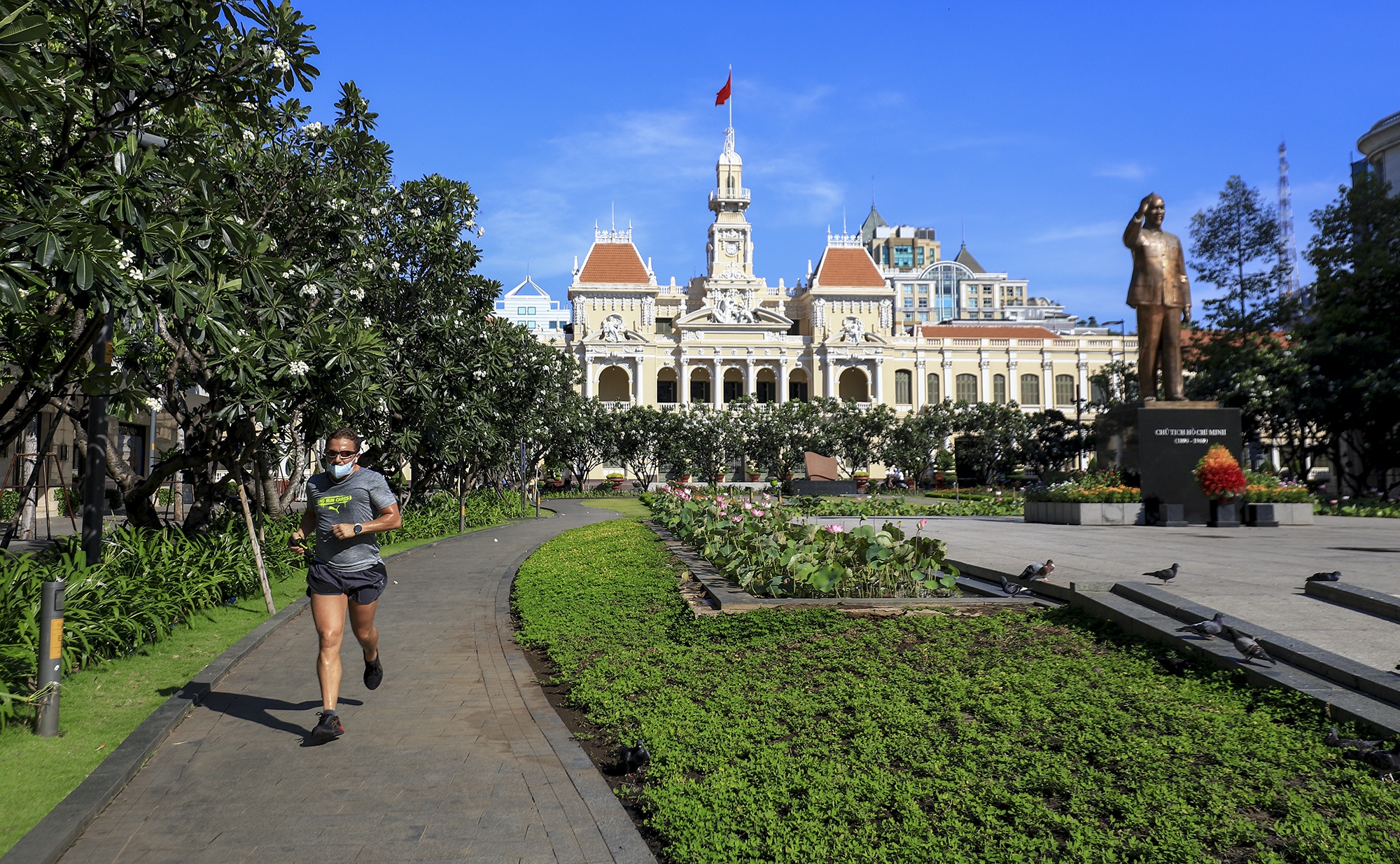 TP.HCM cach ly xa hoi anh 36