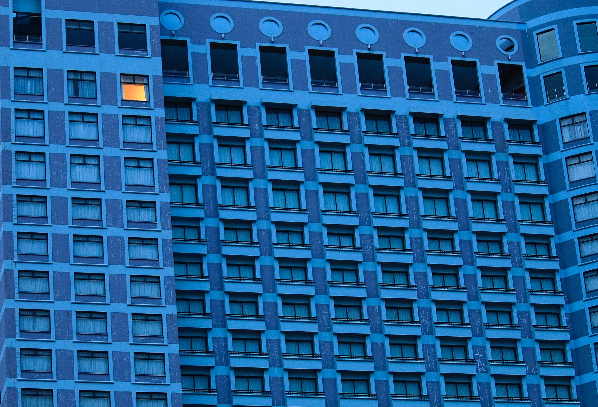 Nhieu khach san 5 sao tai TP.HCM chi con vai phong sang den ve dem hinh anh