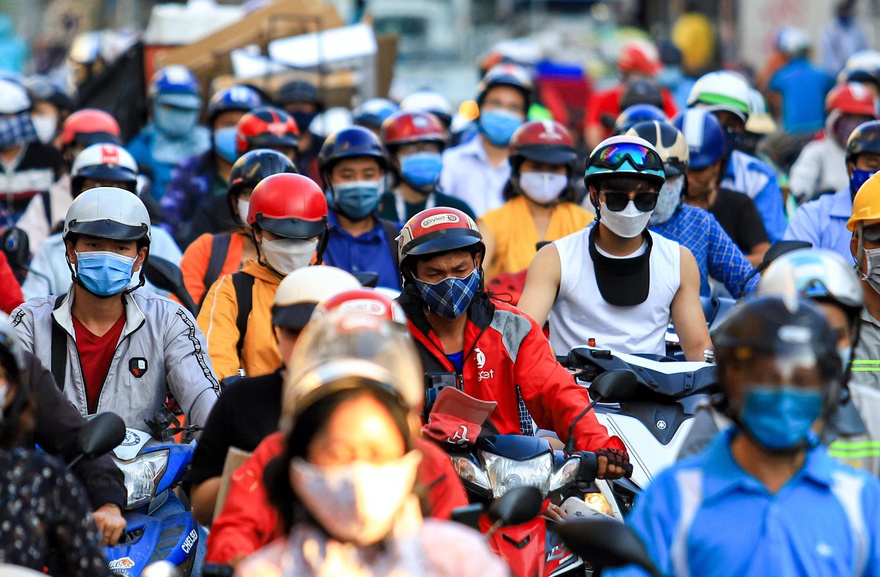 Nguoi dan TP.HCM lai chat vat voi tinh trang ket xe gio cao diem hinh anh