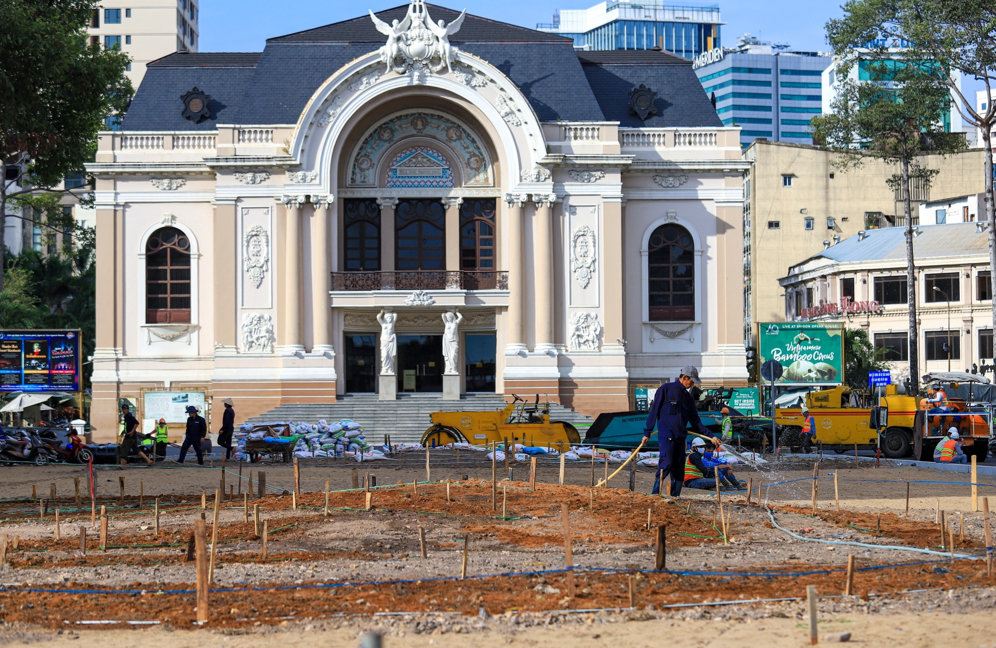 Rao chan Ga Nha hat Thanh pho sap duoc thao do truoc 30-4 anh 7