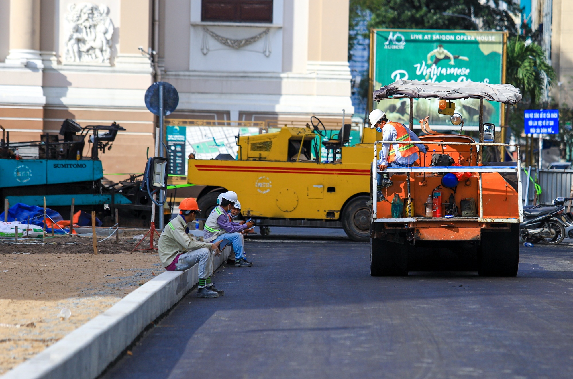 Rao chan Ga Nha hat Thanh pho sap duoc thao do truoc 30-4 anh 3