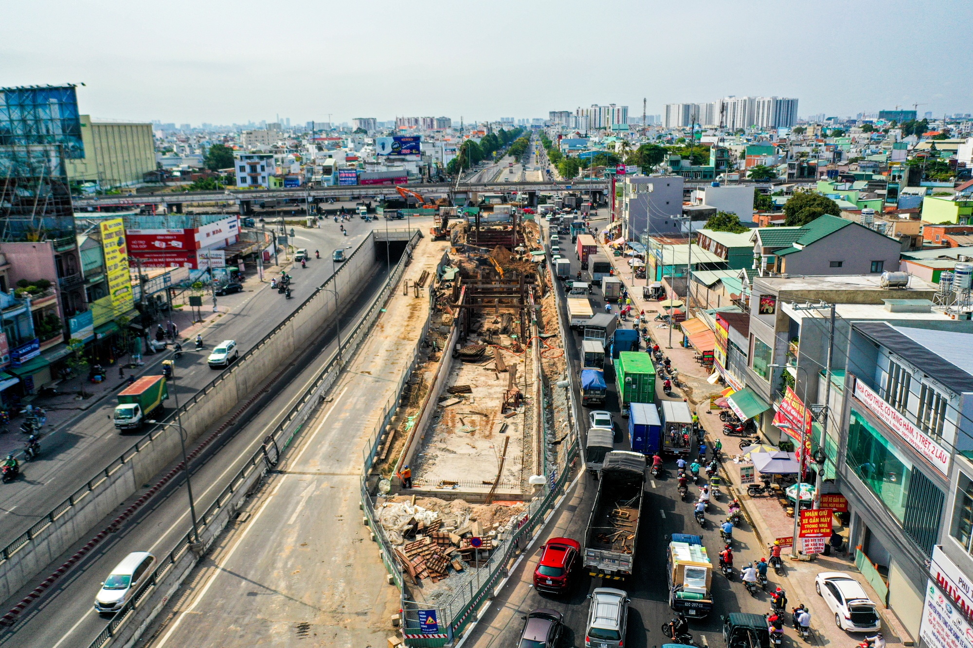 Ket xe cua ngo tay bac TP.HCM anh 3