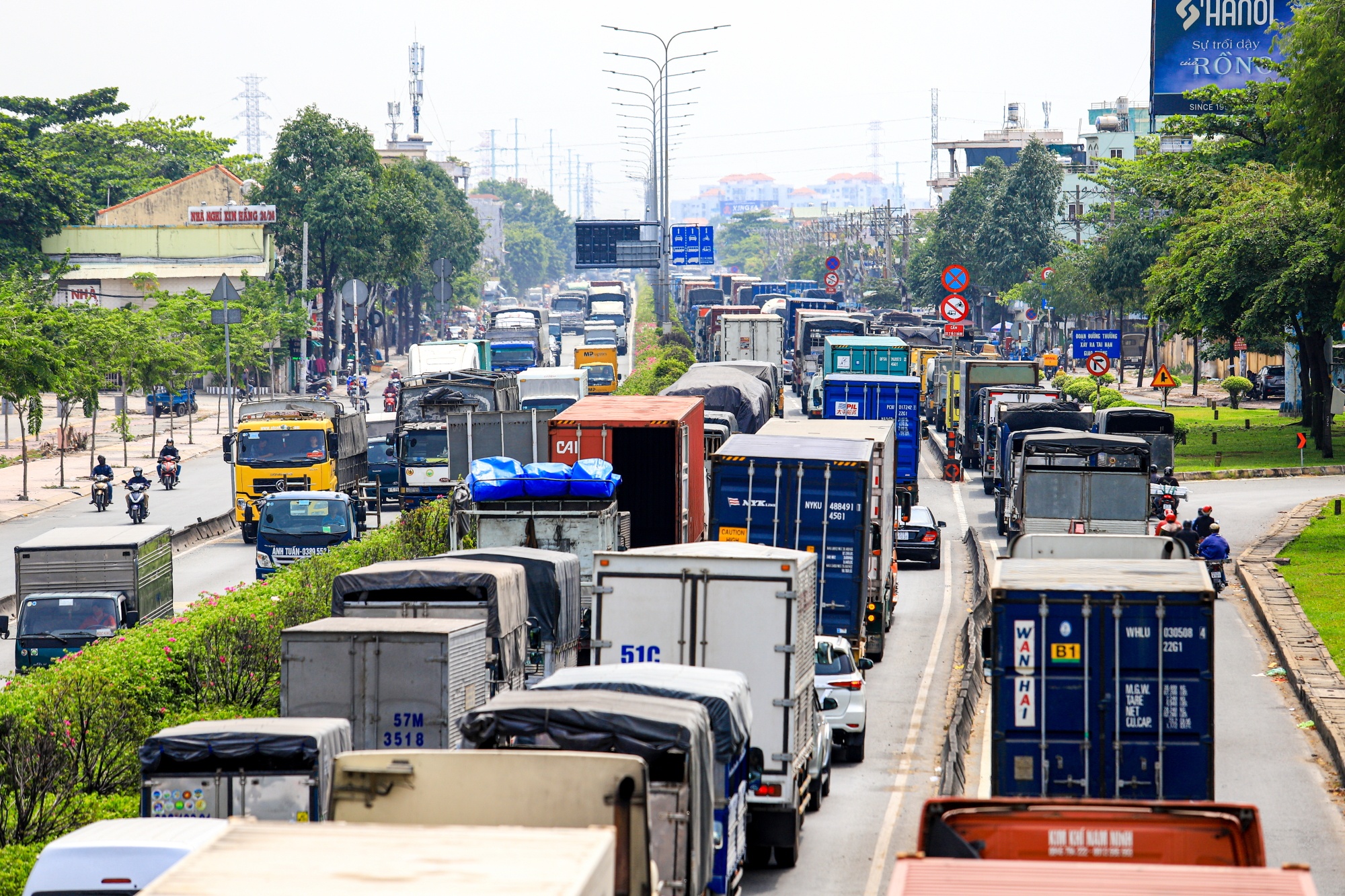 Ket xe cua ngo tay bac TP.HCM anh 8