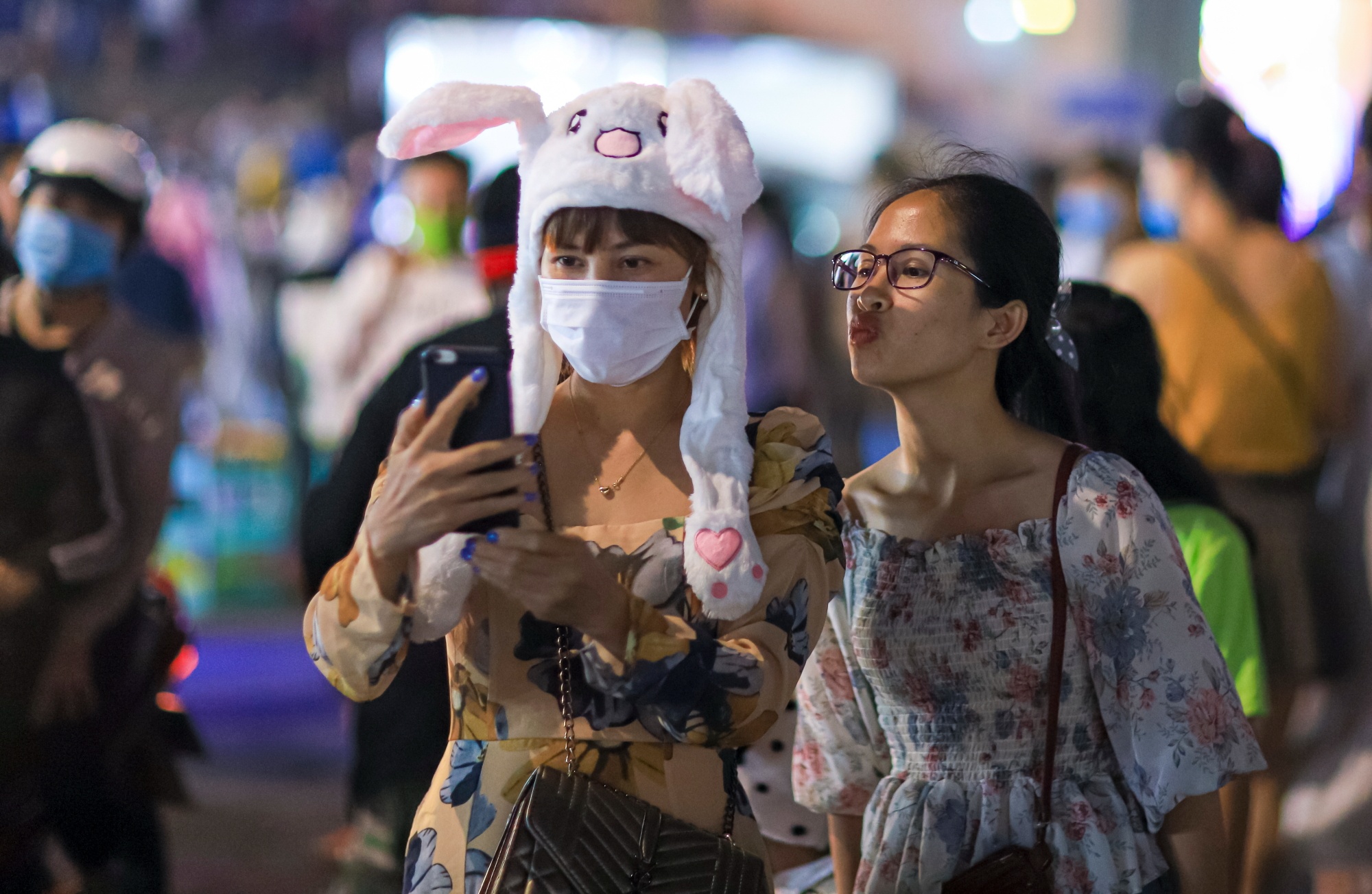 Hang nghin nguoi chen chuc cho dem Da Lat le 30-4 anh 11