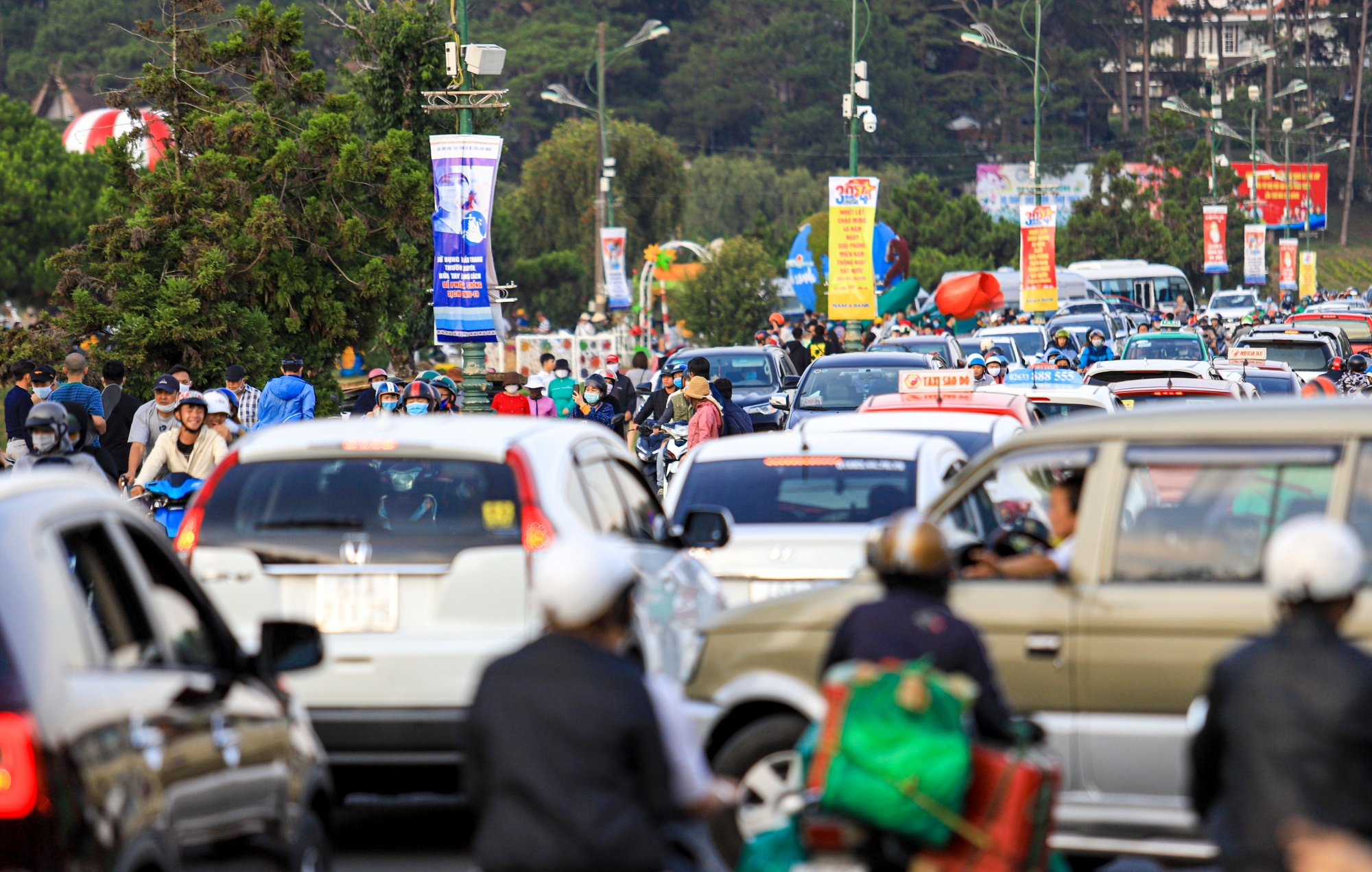 Ket xe tai trung tam thanh pho Da Lat anh 2