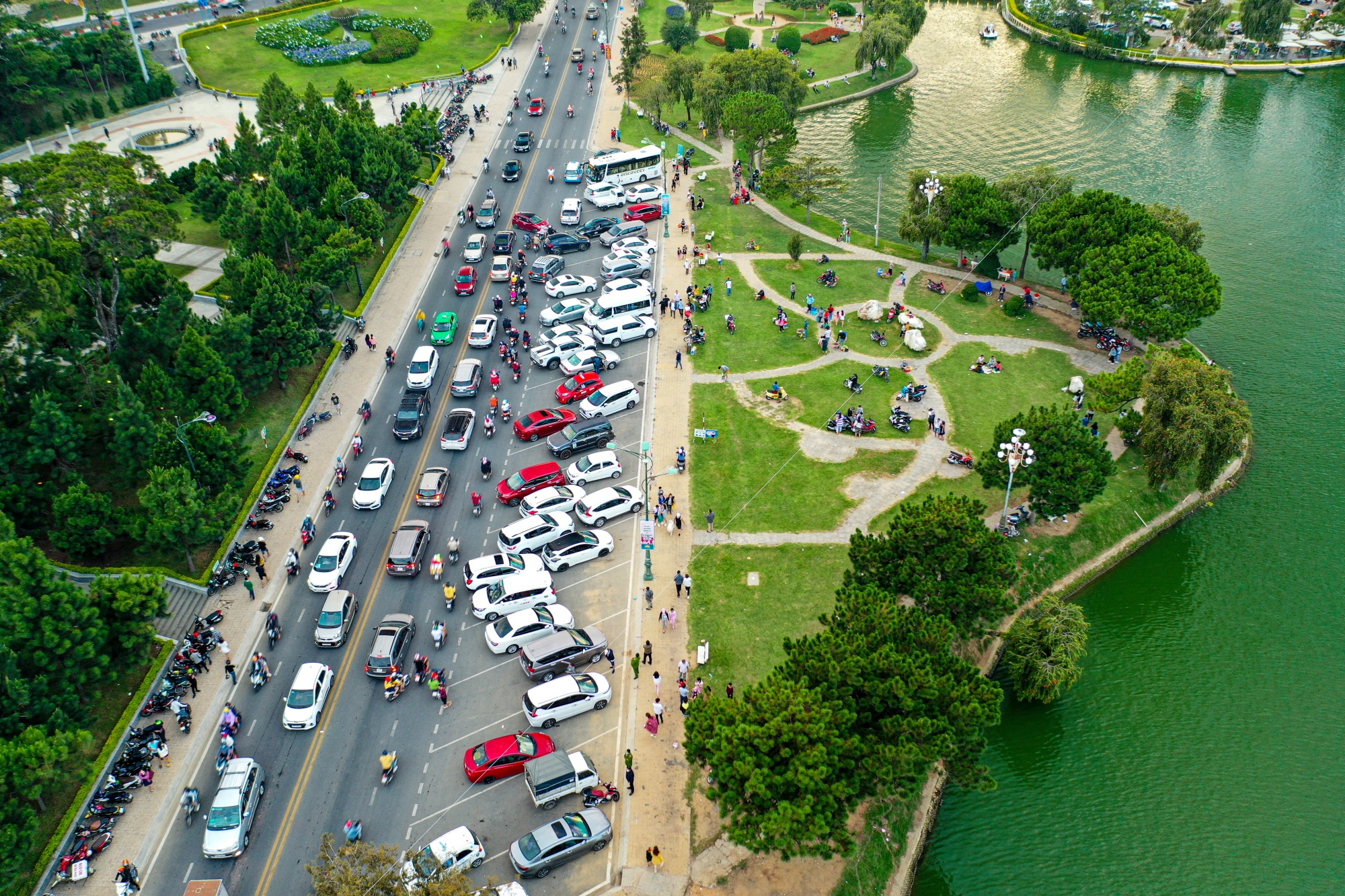 Ket xe tai trung tam thanh pho Da Lat anh 5