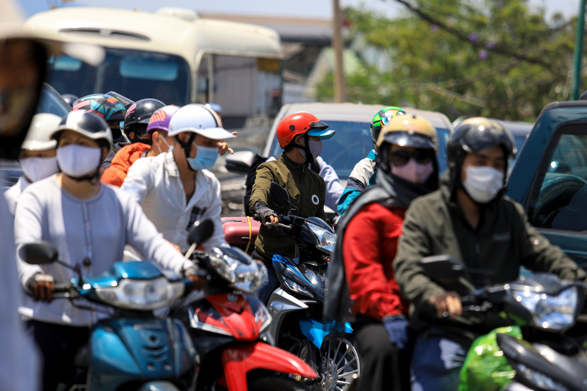 Un tac hang km cua ngo vao Thanh pho Da Lat anh 4