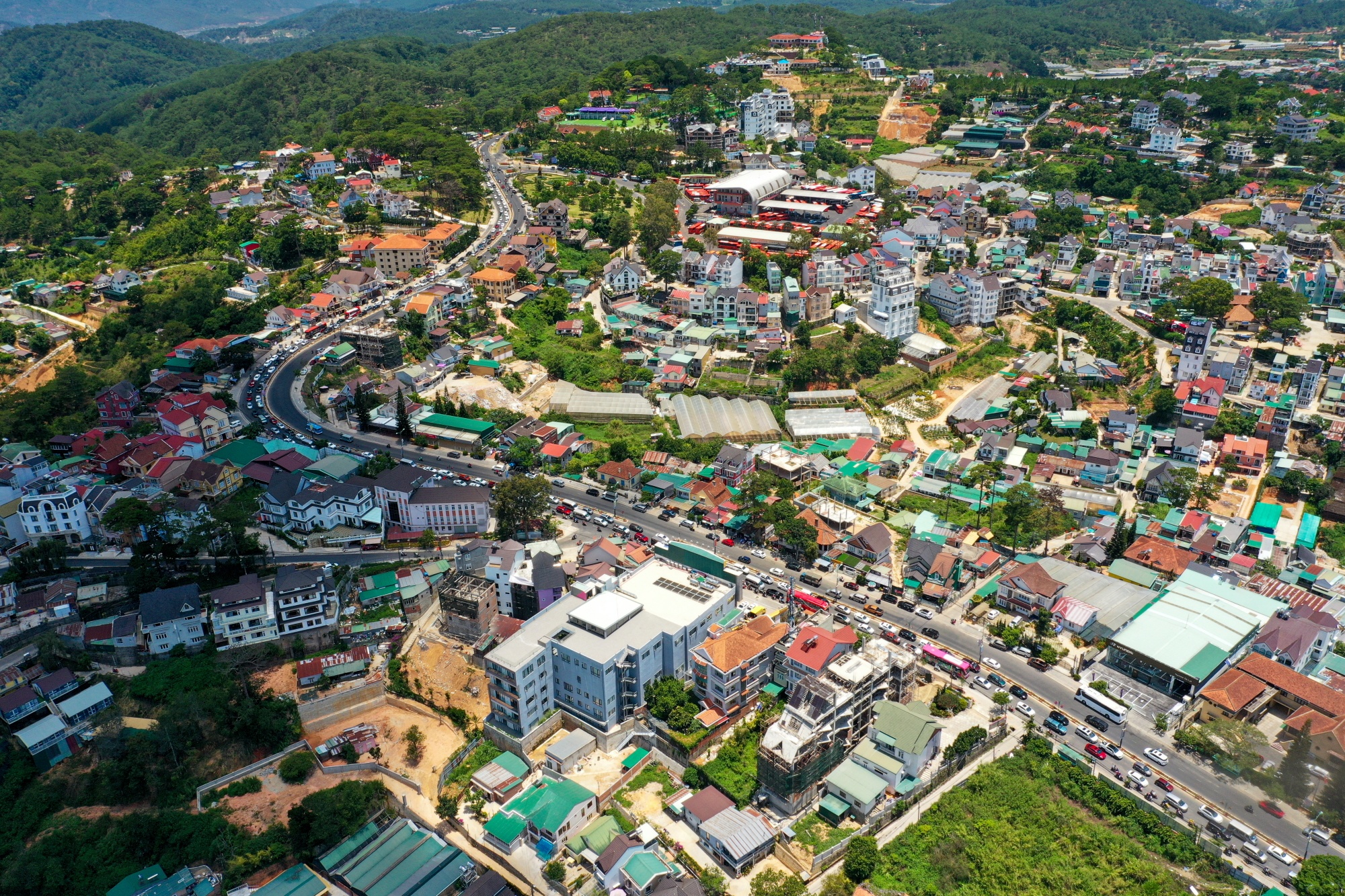 Un tac hang km cua ngo vao Thanh pho Da Lat anh 1