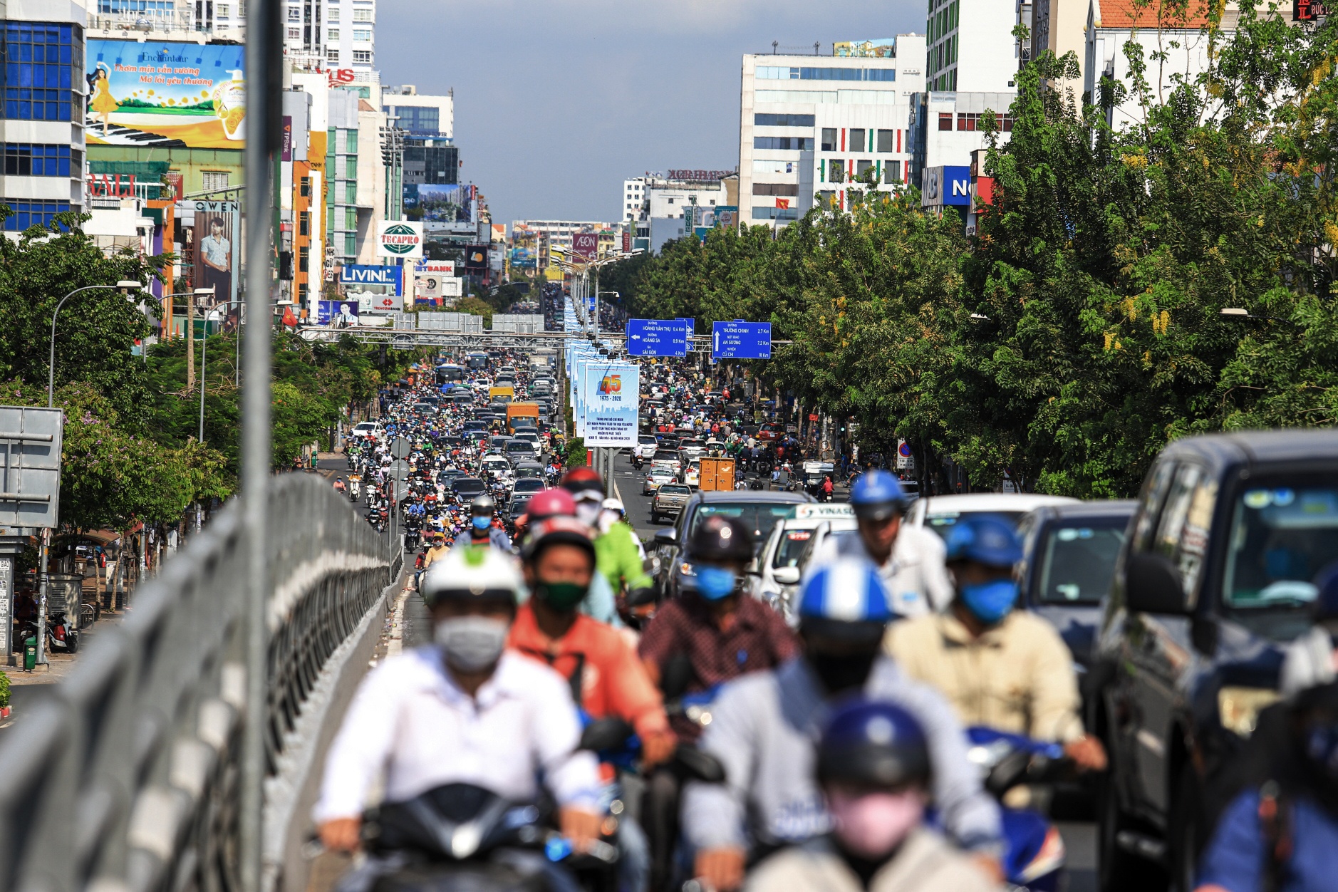 duong Ha Noi tac khap noi anh 20