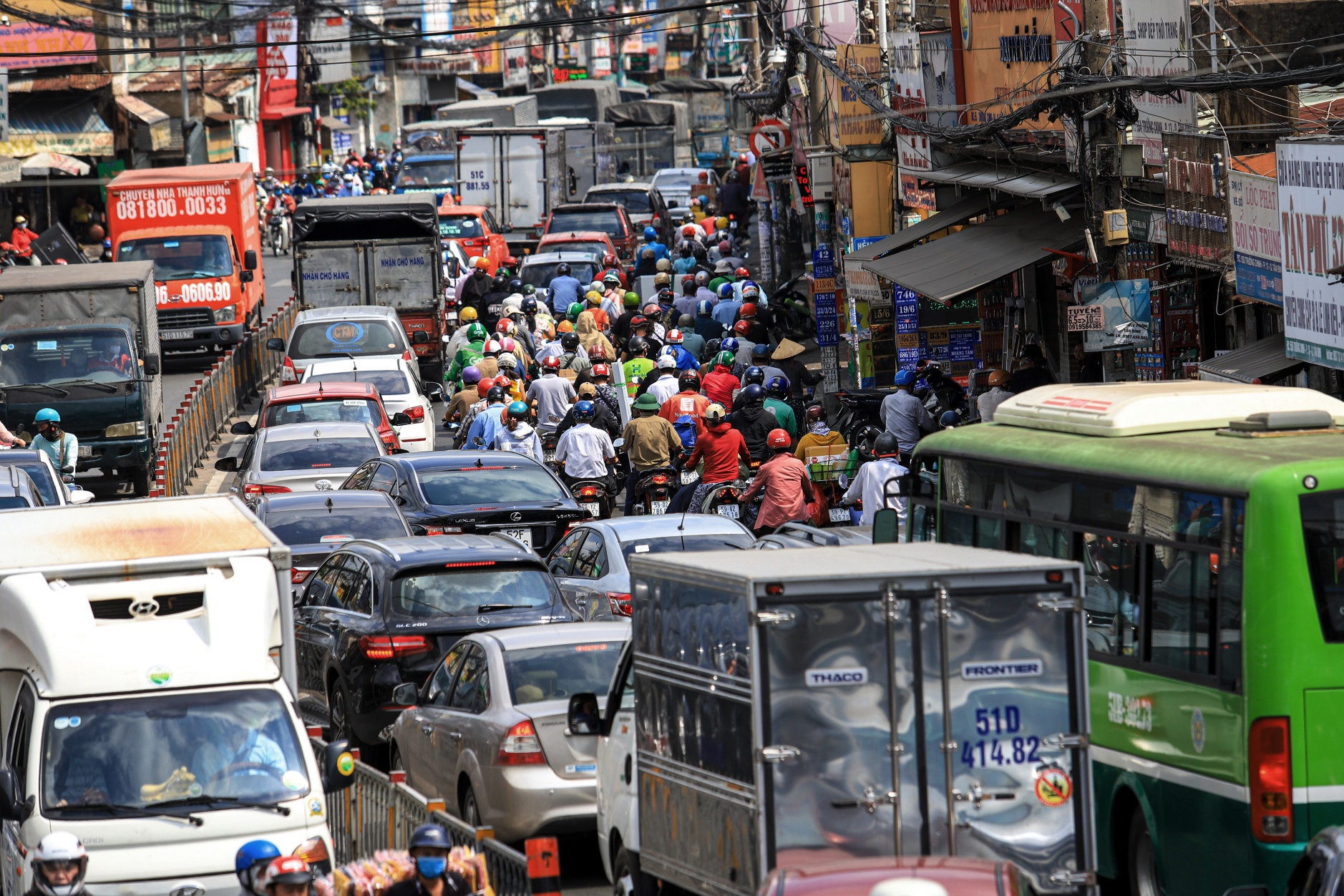 duong Ha Noi tac khap noi anh 11
