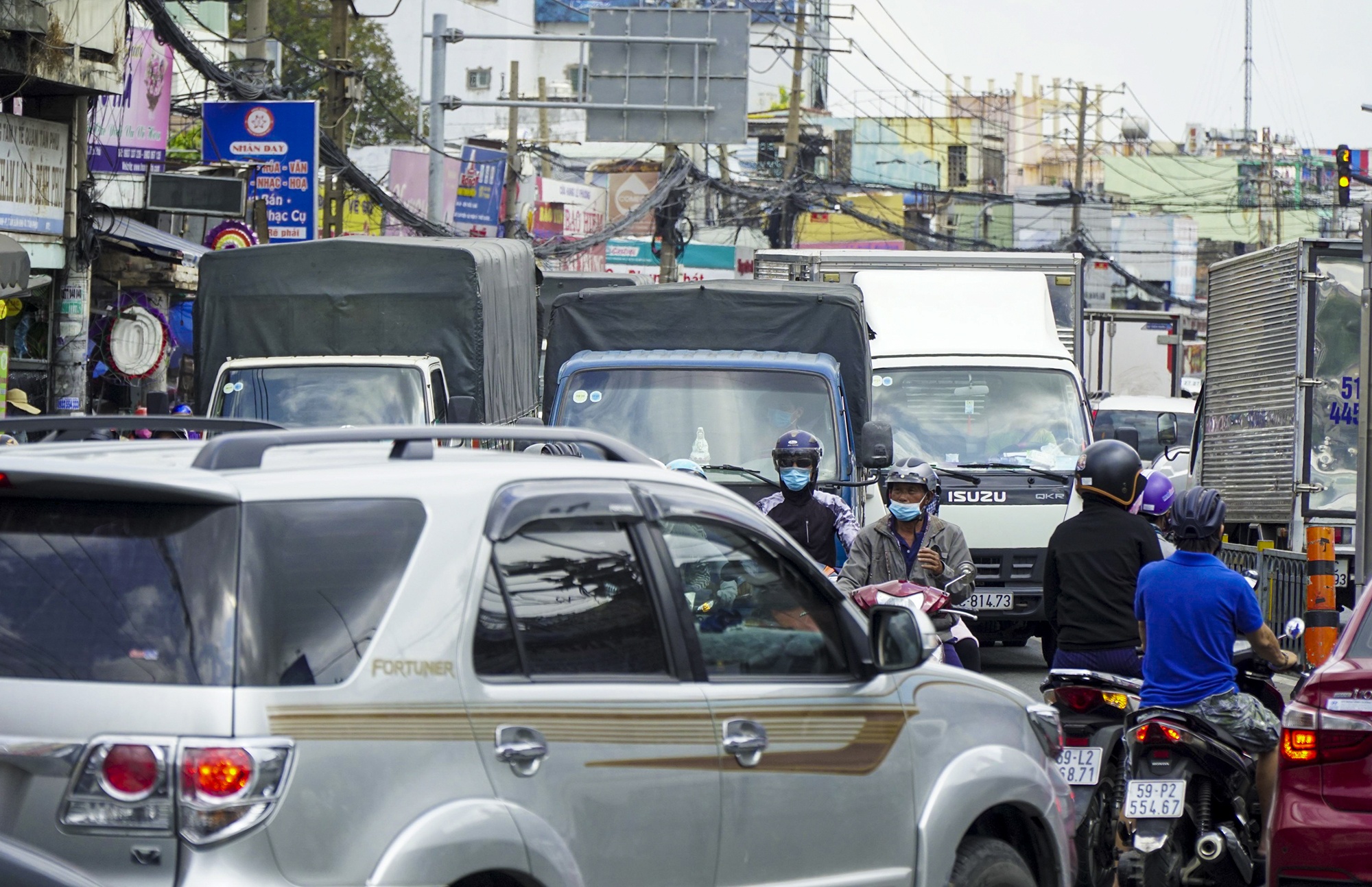 duong Ha Noi tac khap noi anh 12