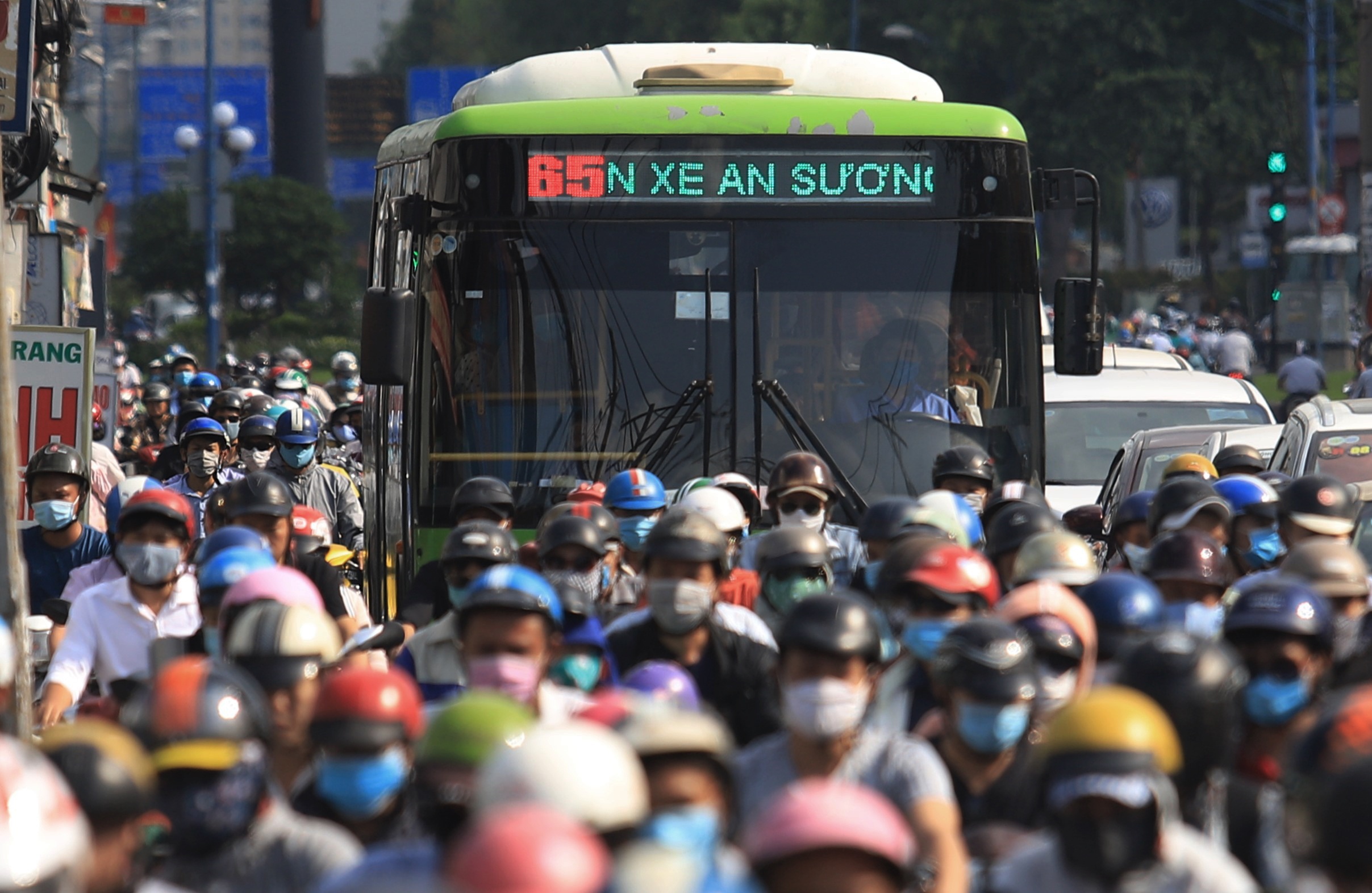 duong Ha Noi tac khap noi anh 17