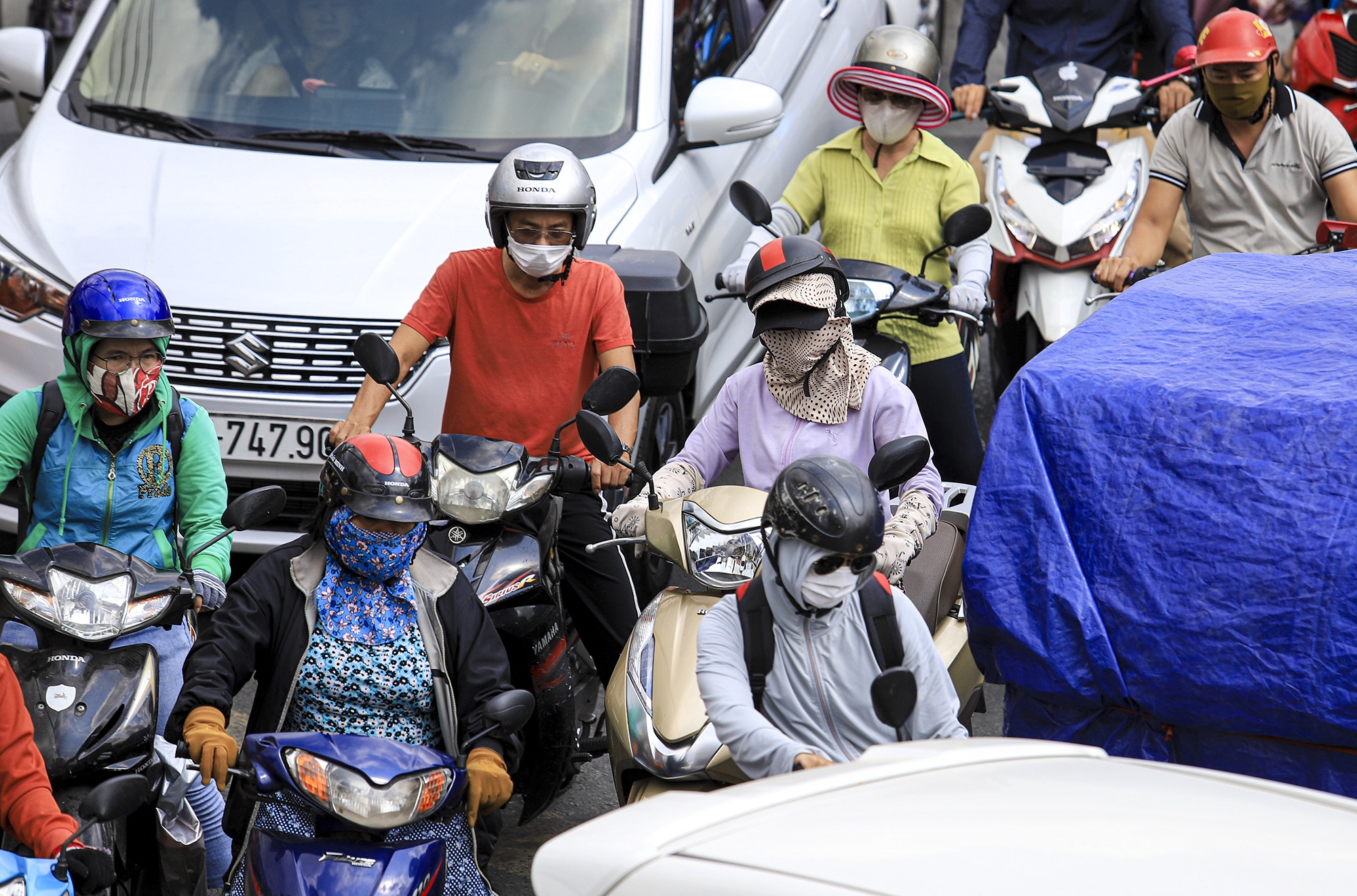 duong Ha Noi tac khap noi anh 10