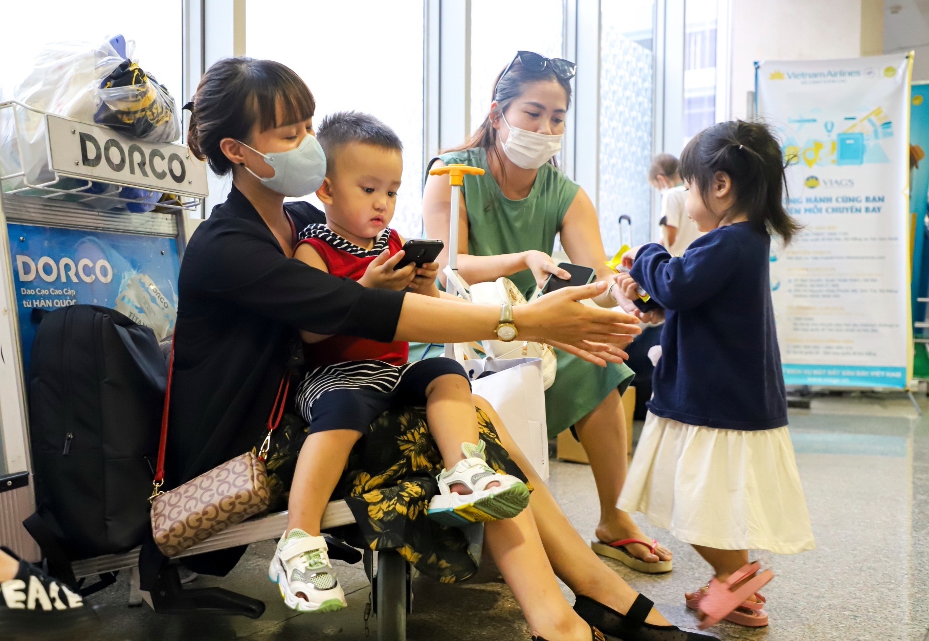 May bay VietJet truot duong bang anh 8