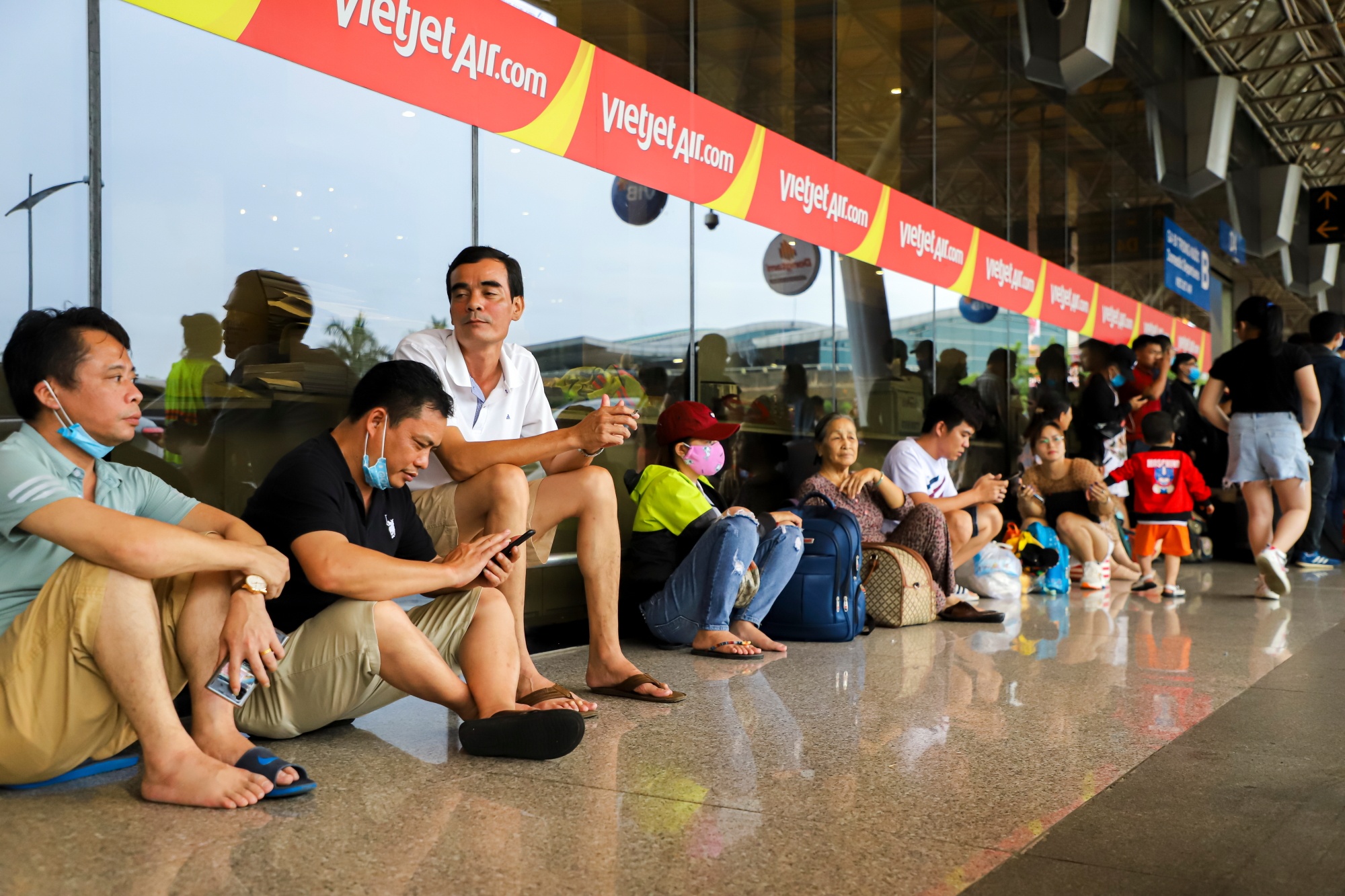 May bay VietJet truot duong bang anh 5