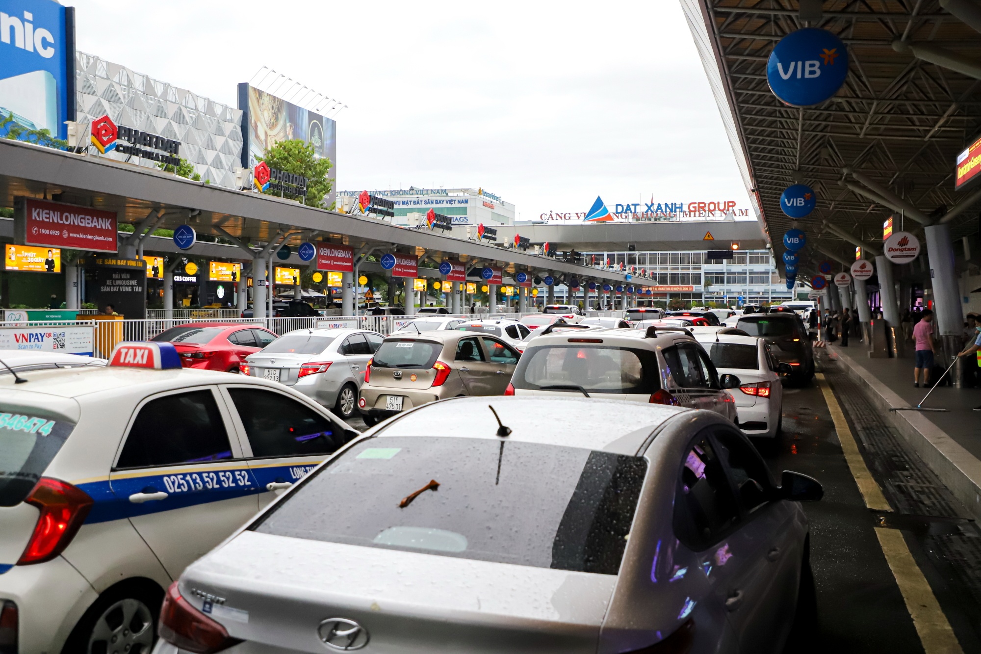 May bay VietJet truot duong bang anh 13