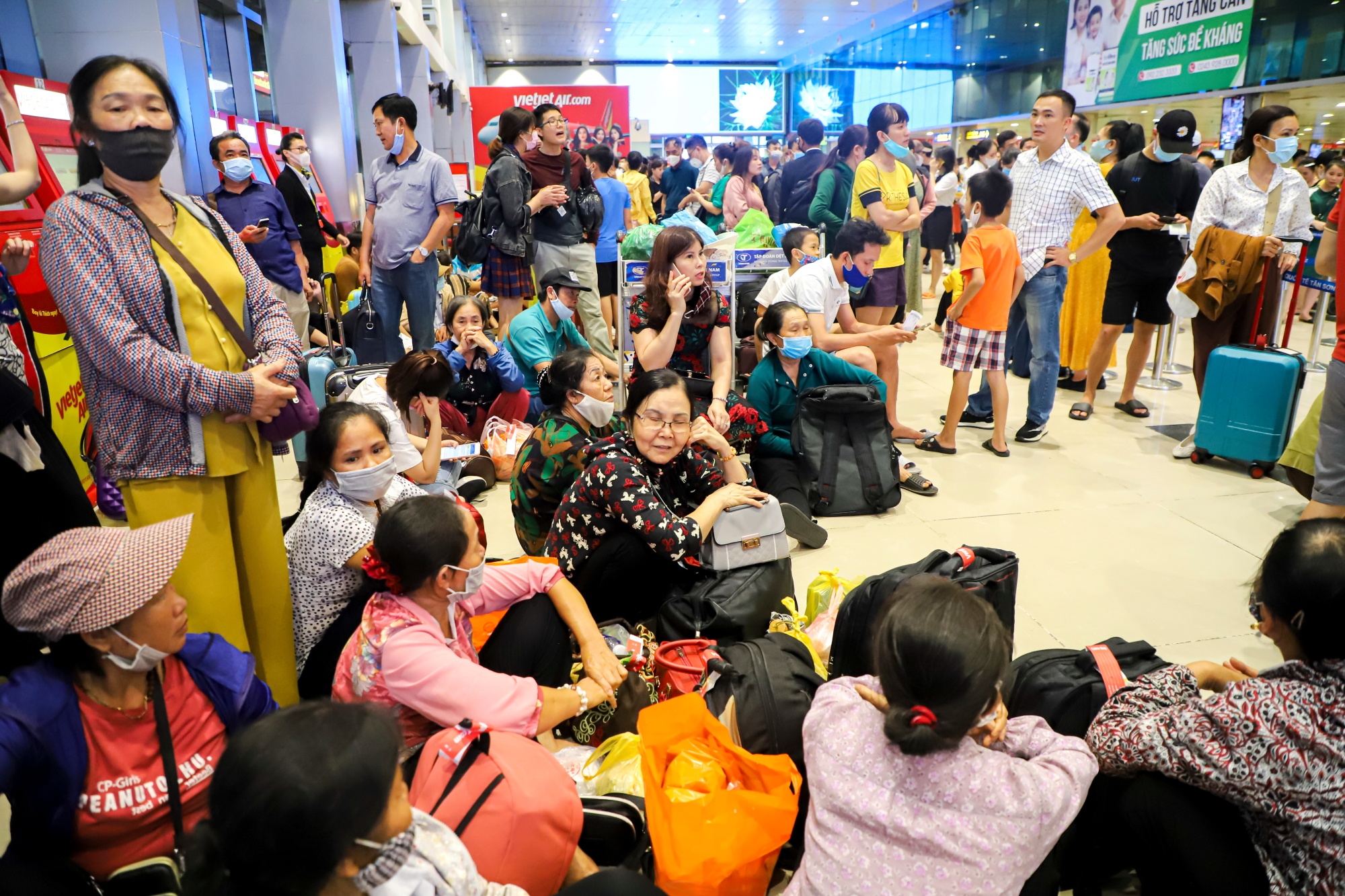 May bay VietJet truot duong bang anh 4